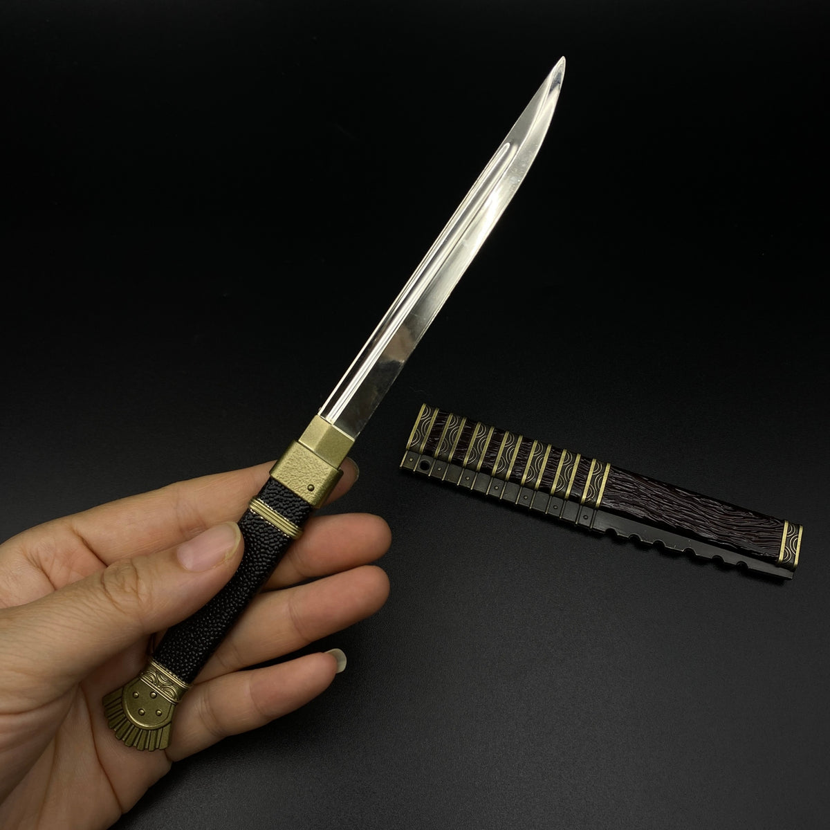 Fish Mouth Sword Alloy Replica Ancient Chinese Cold Weapon Collectible Display Prop