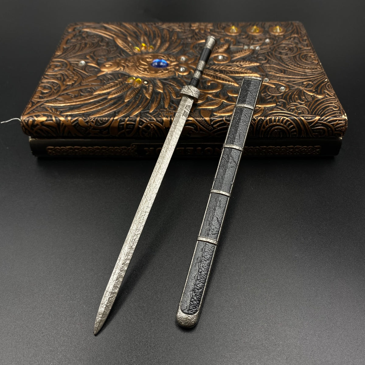 Yanling Sword Alloy Replica Ancient Chinese Wuxia Sword Replica with Scabbard Non-sharp Desktop Collectible Ornament Gift