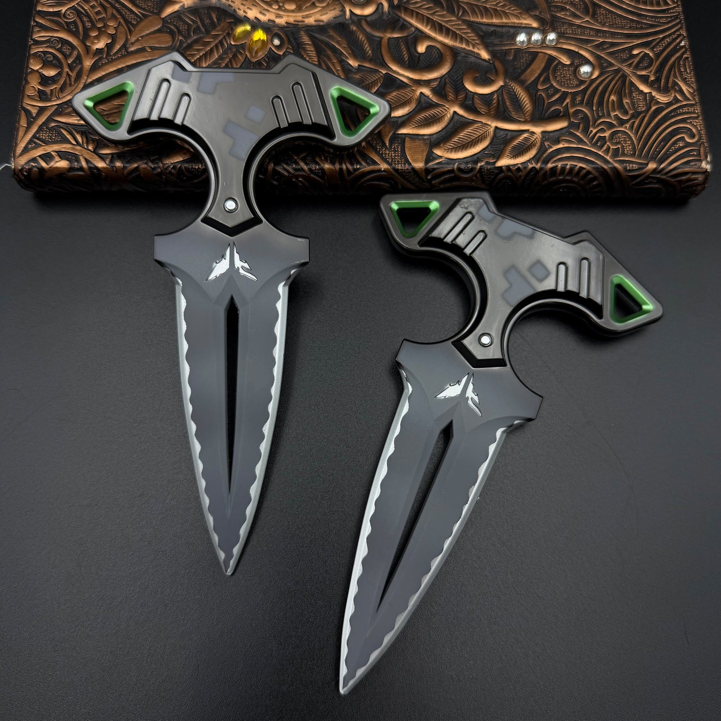 Rogue Dagger Knife, 1:1 Scale Replica of Skin Replica Cosplay Prop Set Unsharpened Game Prop Collectible