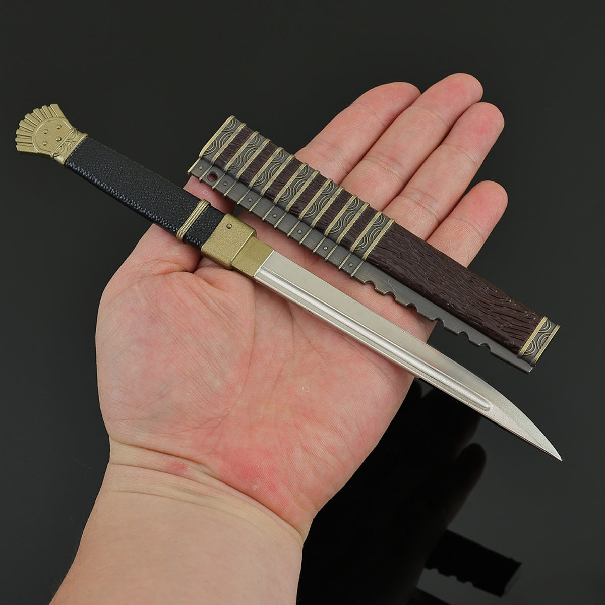 Fish Mouth Sword Alloy Replica Ancient Chinese Cold Weapon Collectible Display Prop