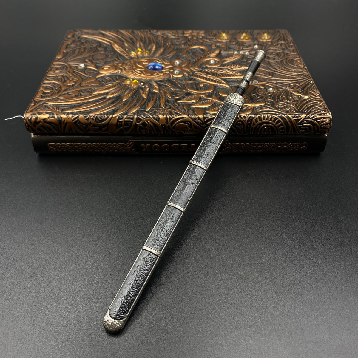 Yanling Sword Alloy Replica Ancient Chinese Wuxia Sword Replica with Scabbard Non-sharp Desktop Collectible Ornament Gift