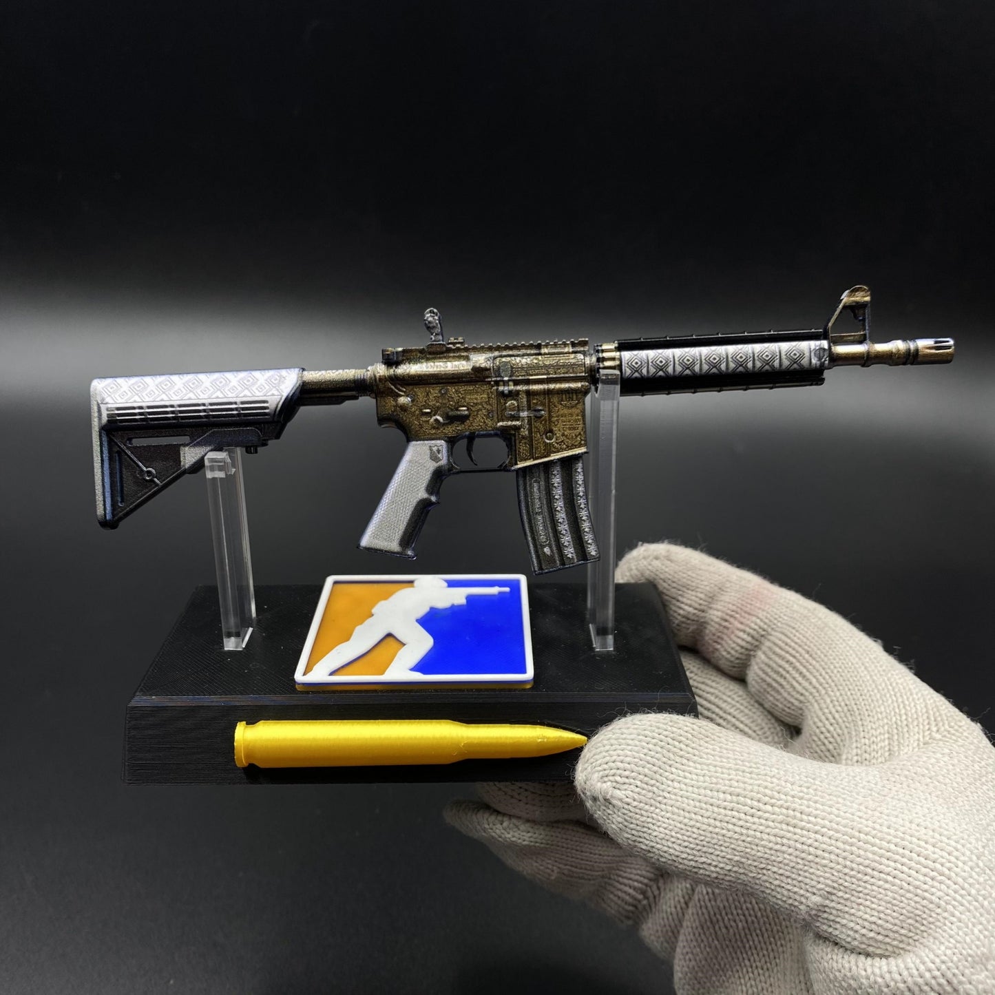 CS Game Skin M4A4 Royal Paladin Mini Metal Game Replica For Collection