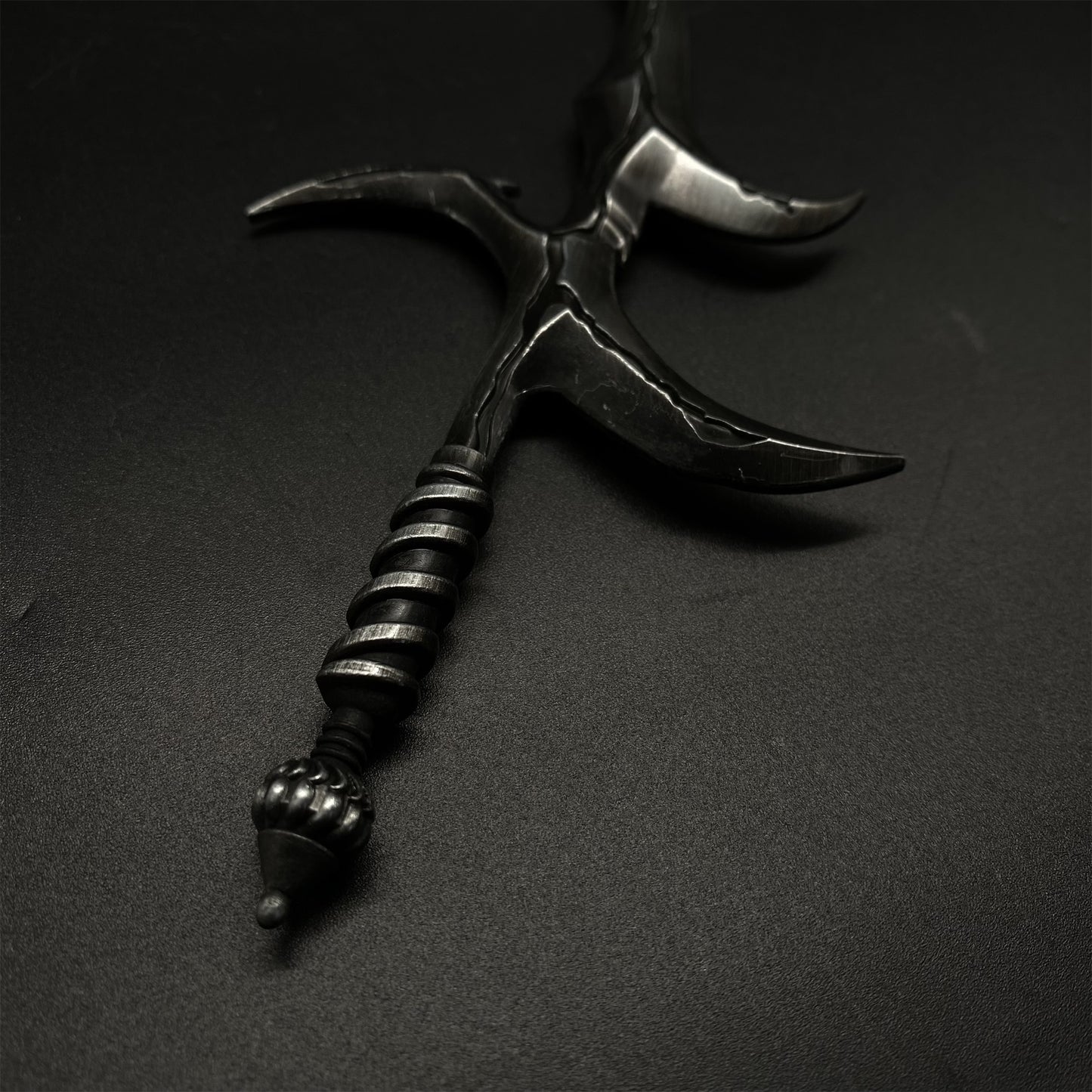 ER Black Knife Metal Miniature For Display