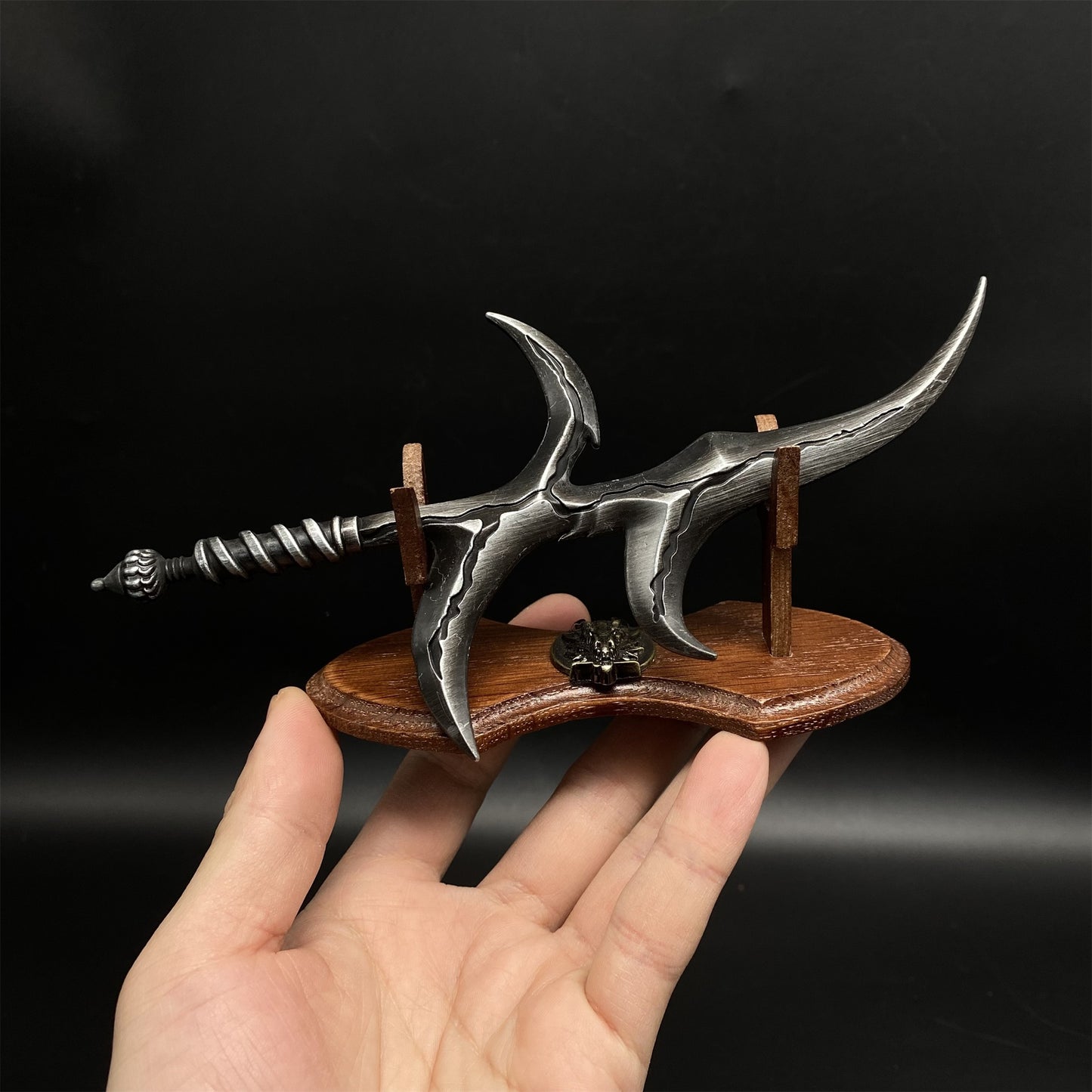 ER Black Knife Metal Miniature For Display