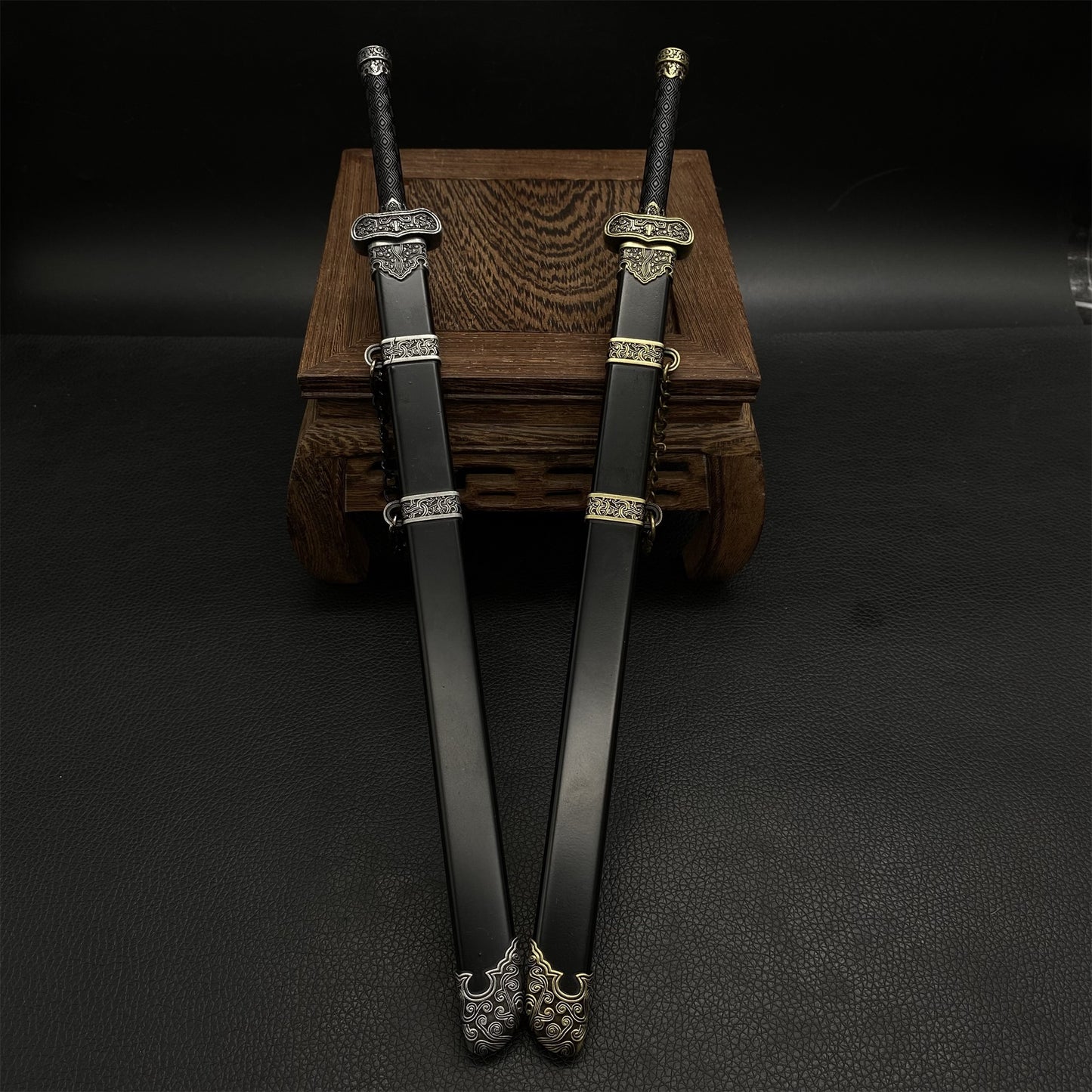 Chinese Movie 'The Lost Tomb' Zhang Qiling's Black Gold Ancient Knife Metal Replica