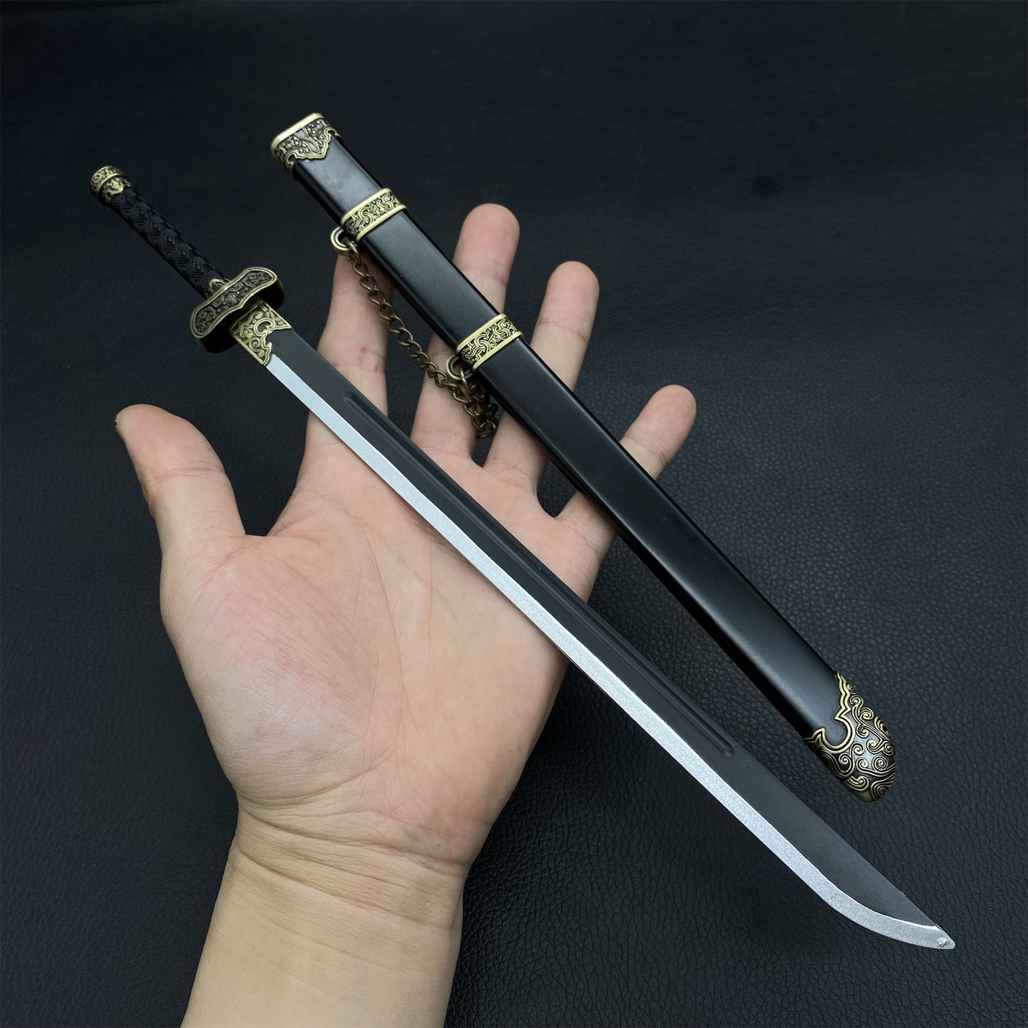 Chinese Movie 'The Lost Tomb' Zhang Qiling's Black Gold Ancient Knife Metal Replica