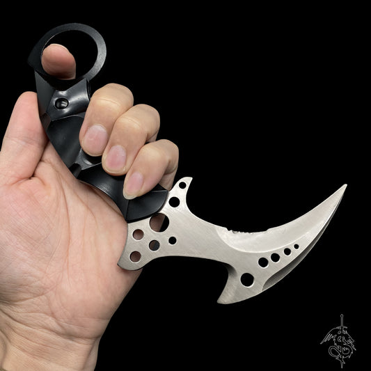 Life-Size Re8 Metal Chris Karambit Replica