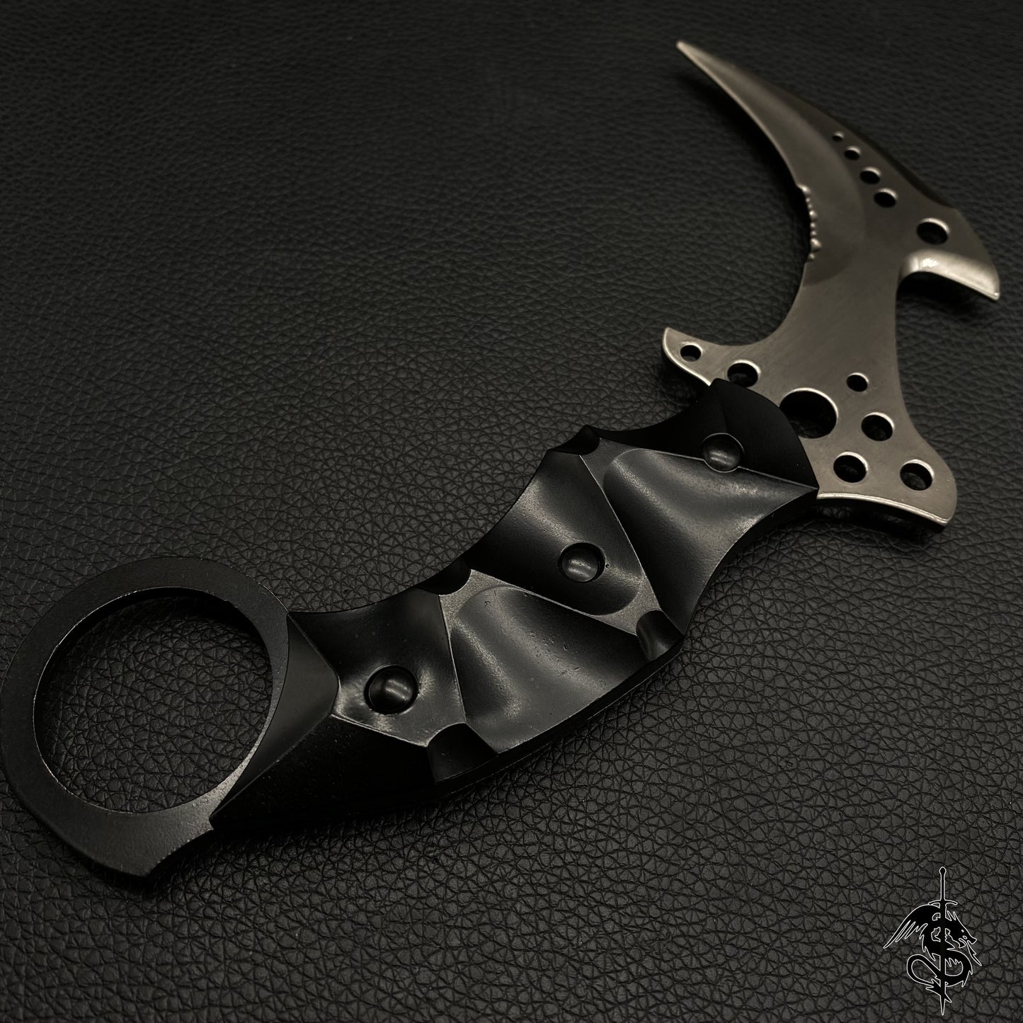 Life-Size Re8 Metal Chris Karambit Replica