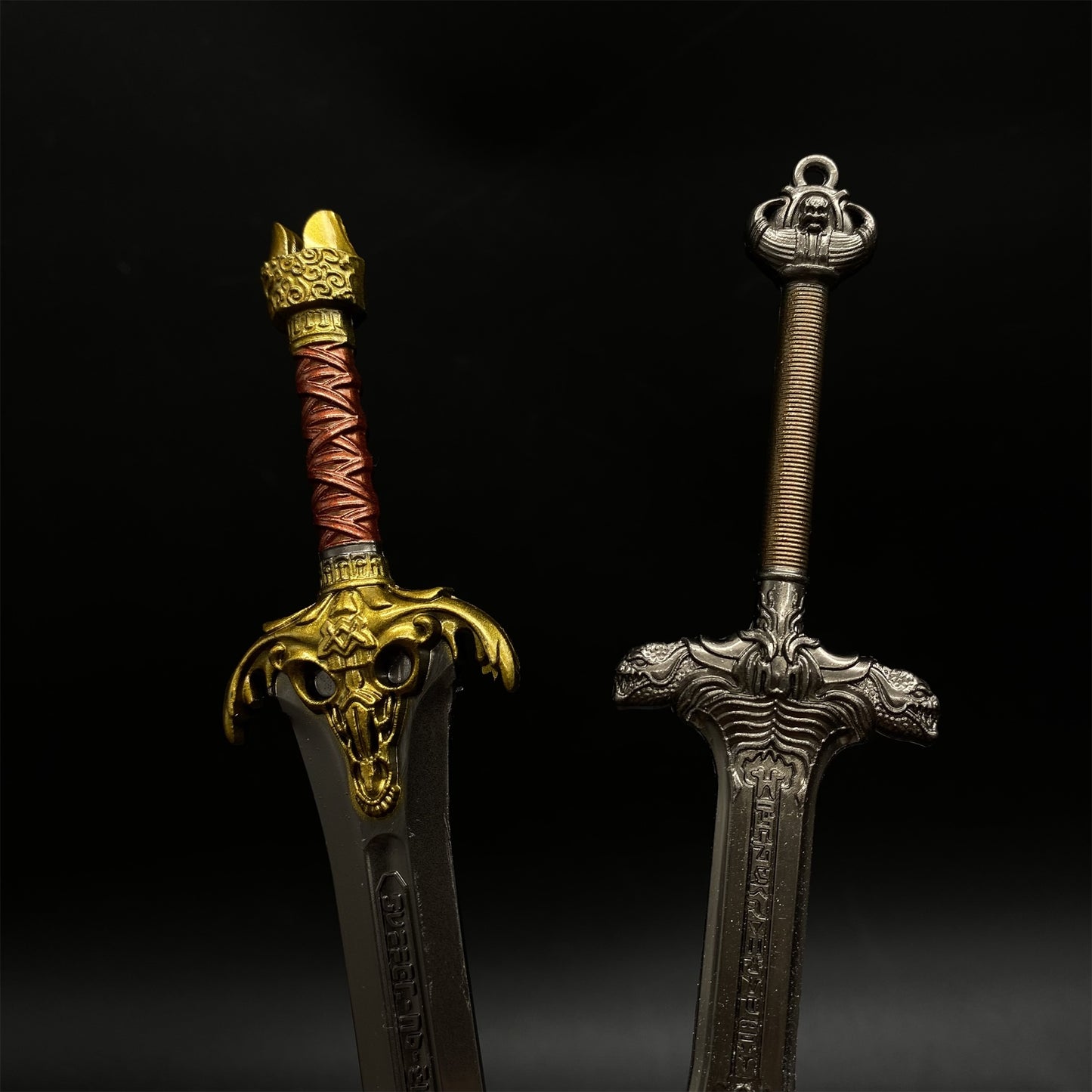 Metal Conan Sword  And King Sword Miniatures Replicas