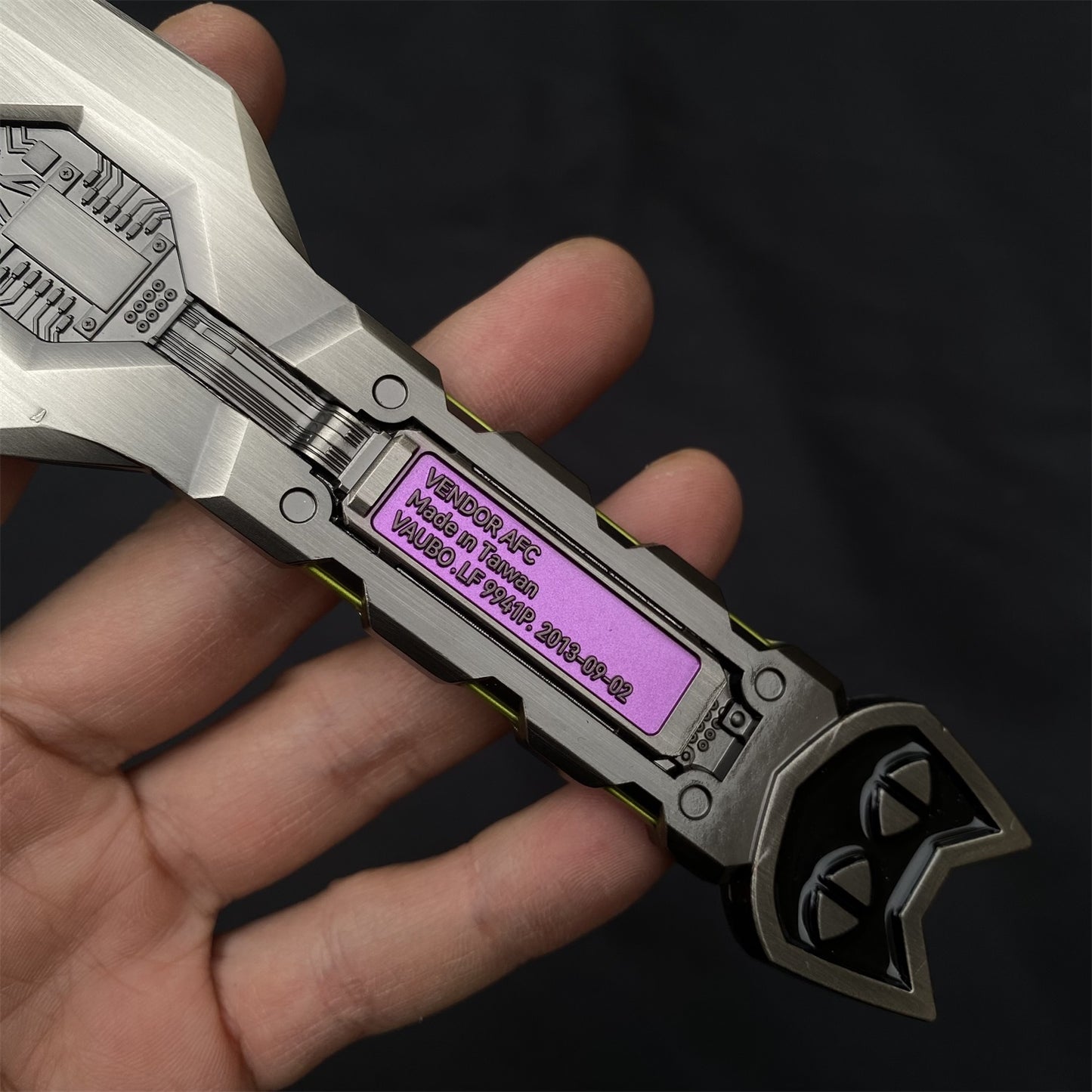 DF Hackclaw Data Knife Metal Replica