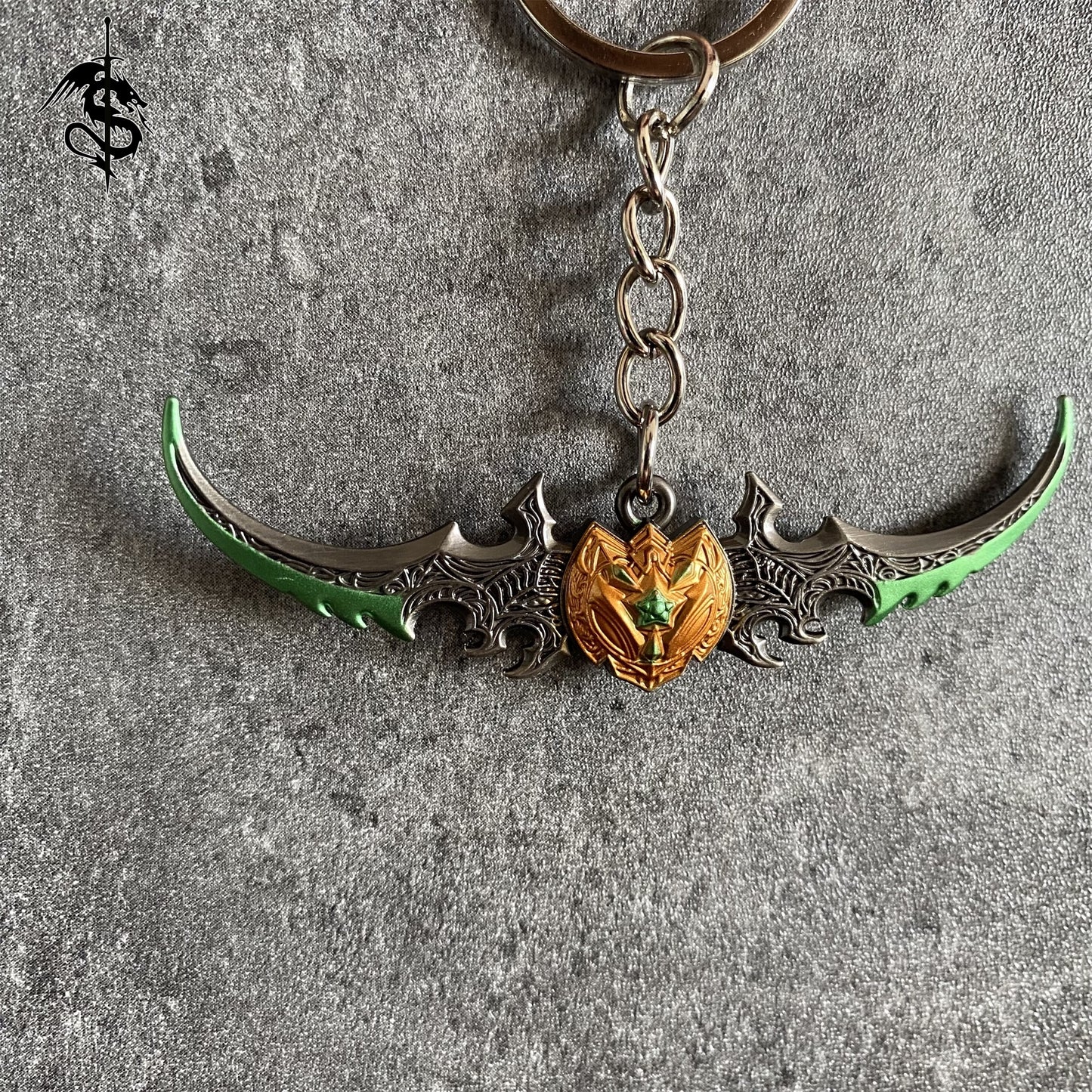 WOW Illidans Glaives Demon Hunter Sword Keychain Pendant