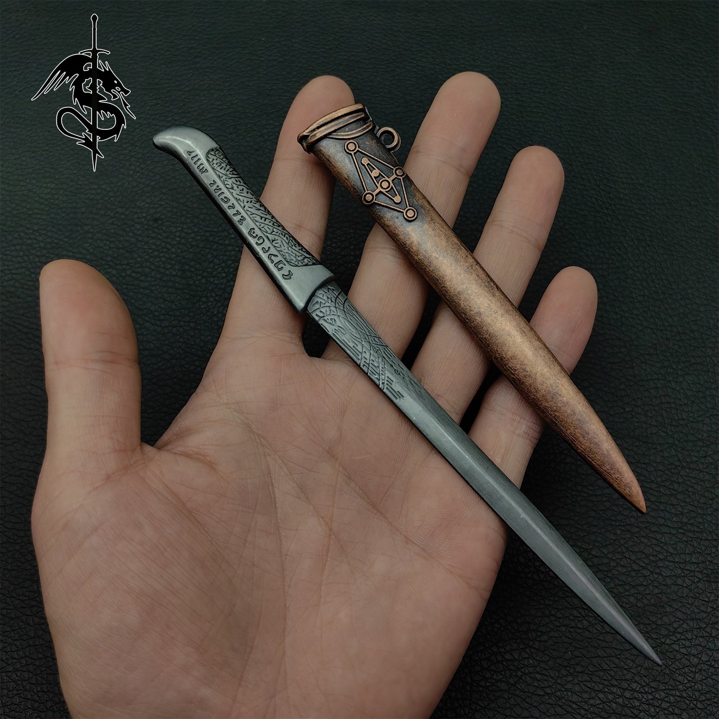Famous Movie Dune Prop Dib'Muad's Crysknife Replica Tiny Metal Sword