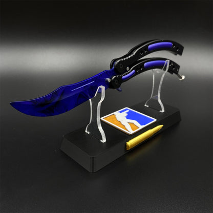 CS2 Butterfly Knife Doppler Sapphire Balisong Replica - Unsharpened Game Prop Collectible with Display Stand