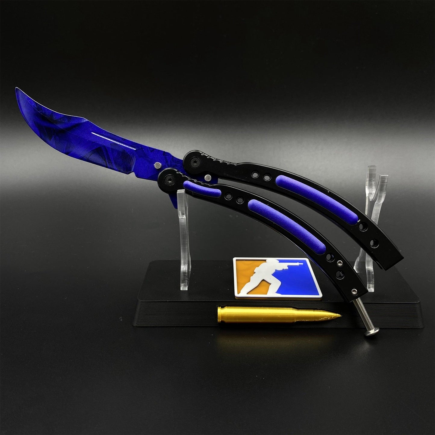 CS2 Butterfly Knife Doppler Sapphire Balisong Replica - Unsharpened Game Prop Collectible with Display Stand