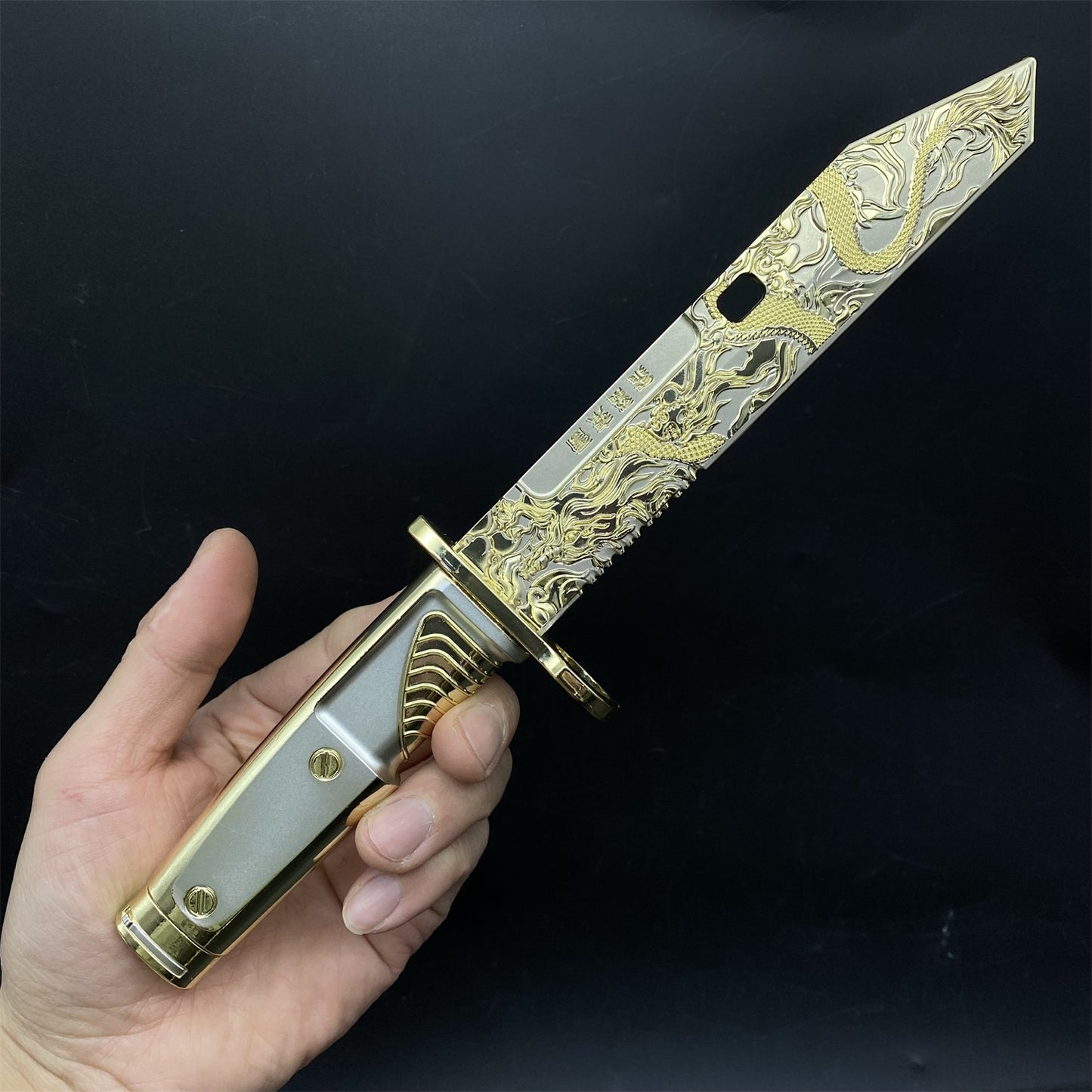 DF Dragon Tooth Knife Metal Replica