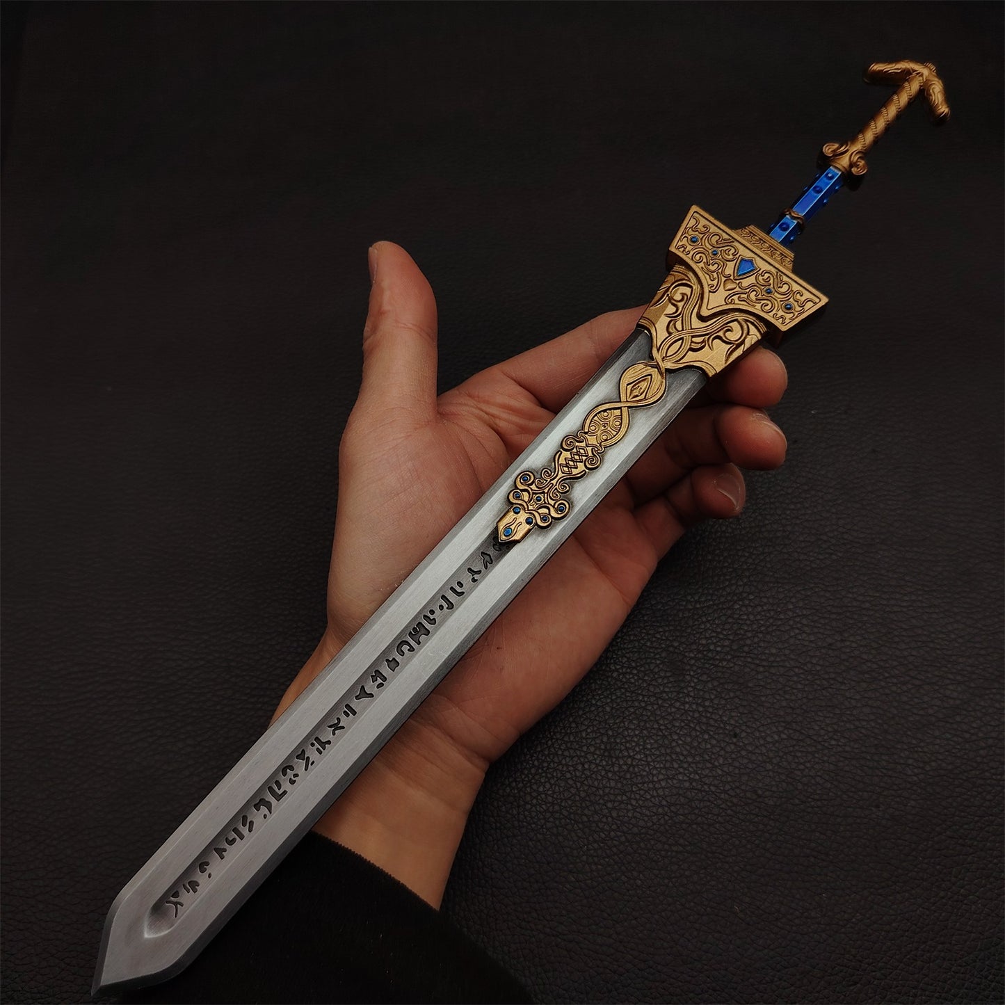 ER Royal Greatsword Metal Miniature