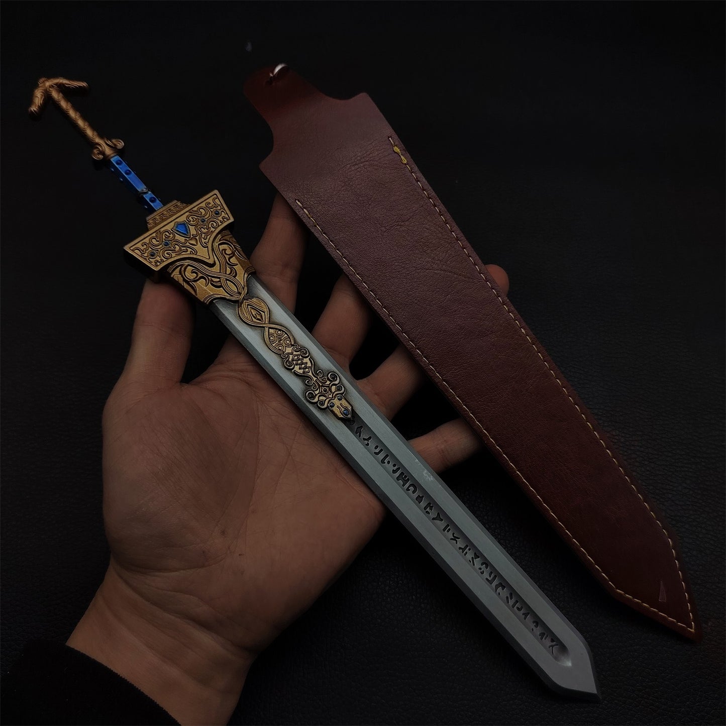 ER Royal Greatsword Metal Miniature