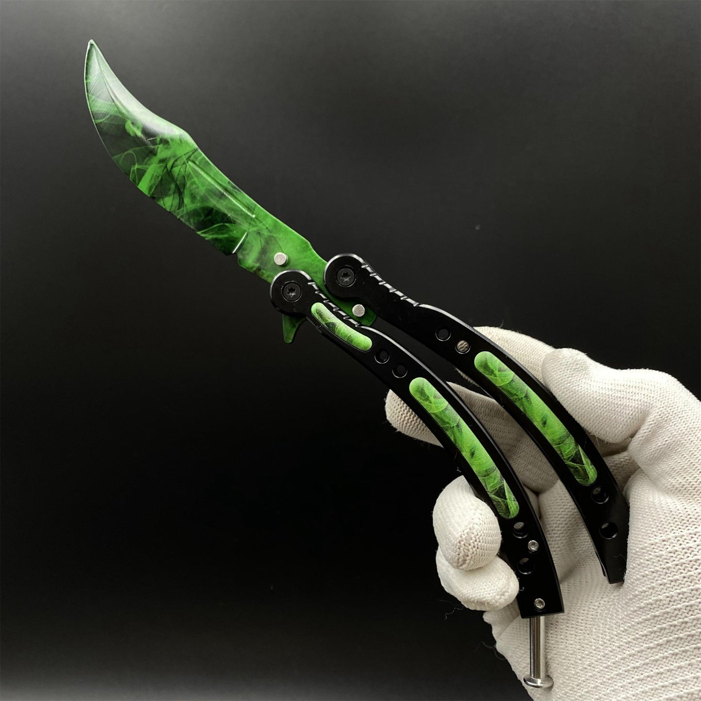 CS2 Butterfly Knife Forest DDPAT Balisong Replica - Unsharpened Game Prop Collectible with Display Stand