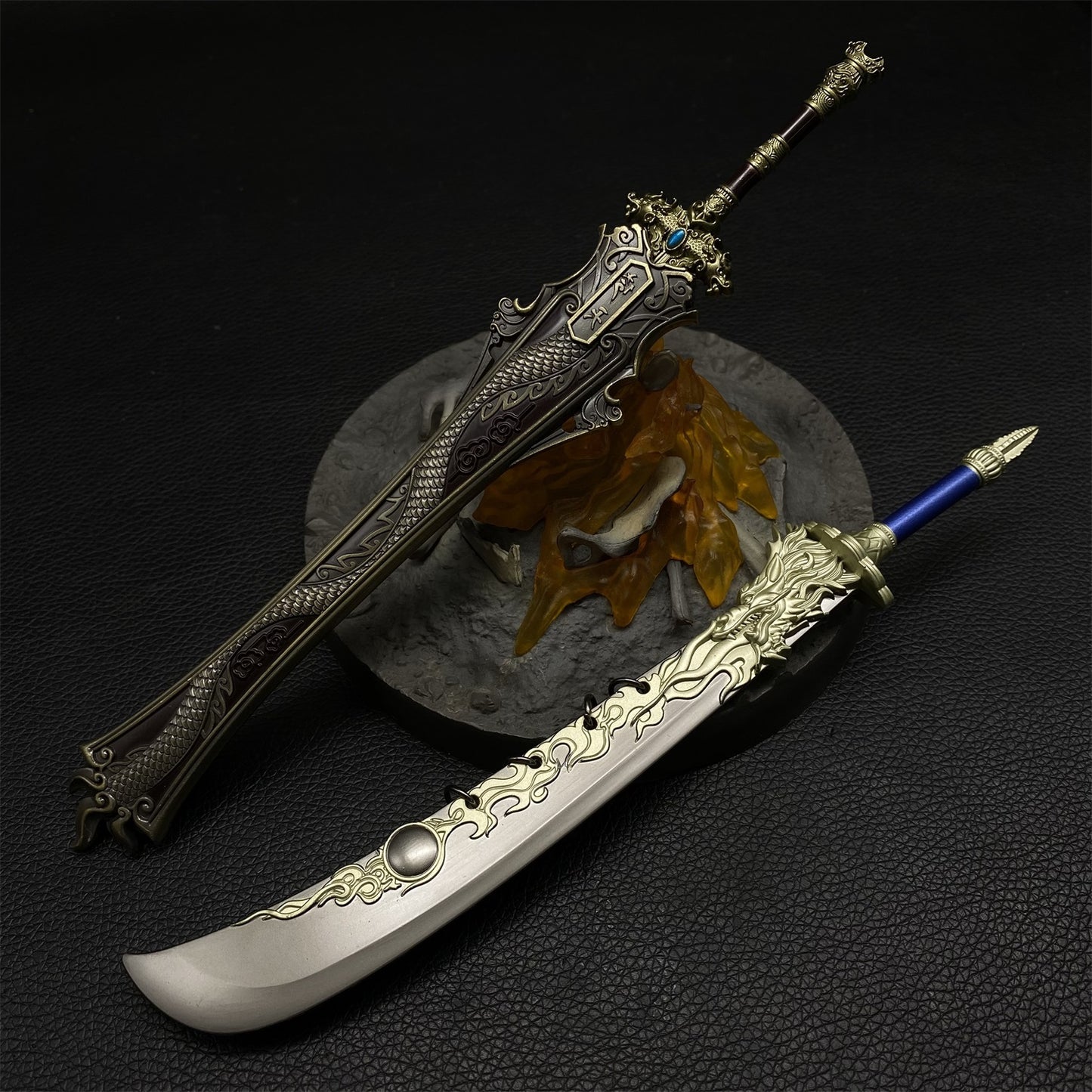 Heaven Sword And Dragon Saber Metal Miniature