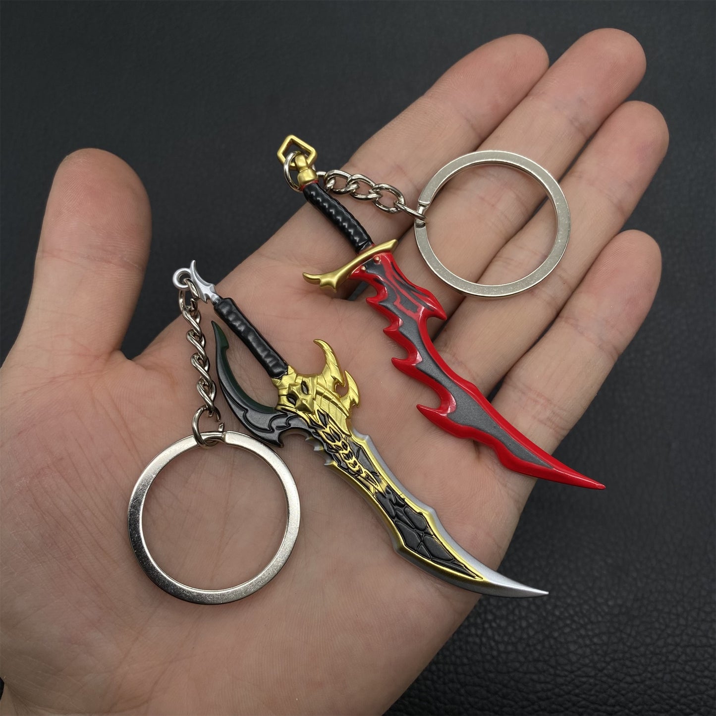 Mini Kasaka's Venom Fang And Knight Killer Dagger Keychian