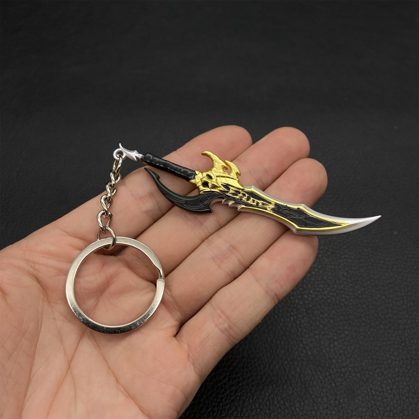 Mini Kasaka's Venom Fang And Knight Killer Dagger Keychian