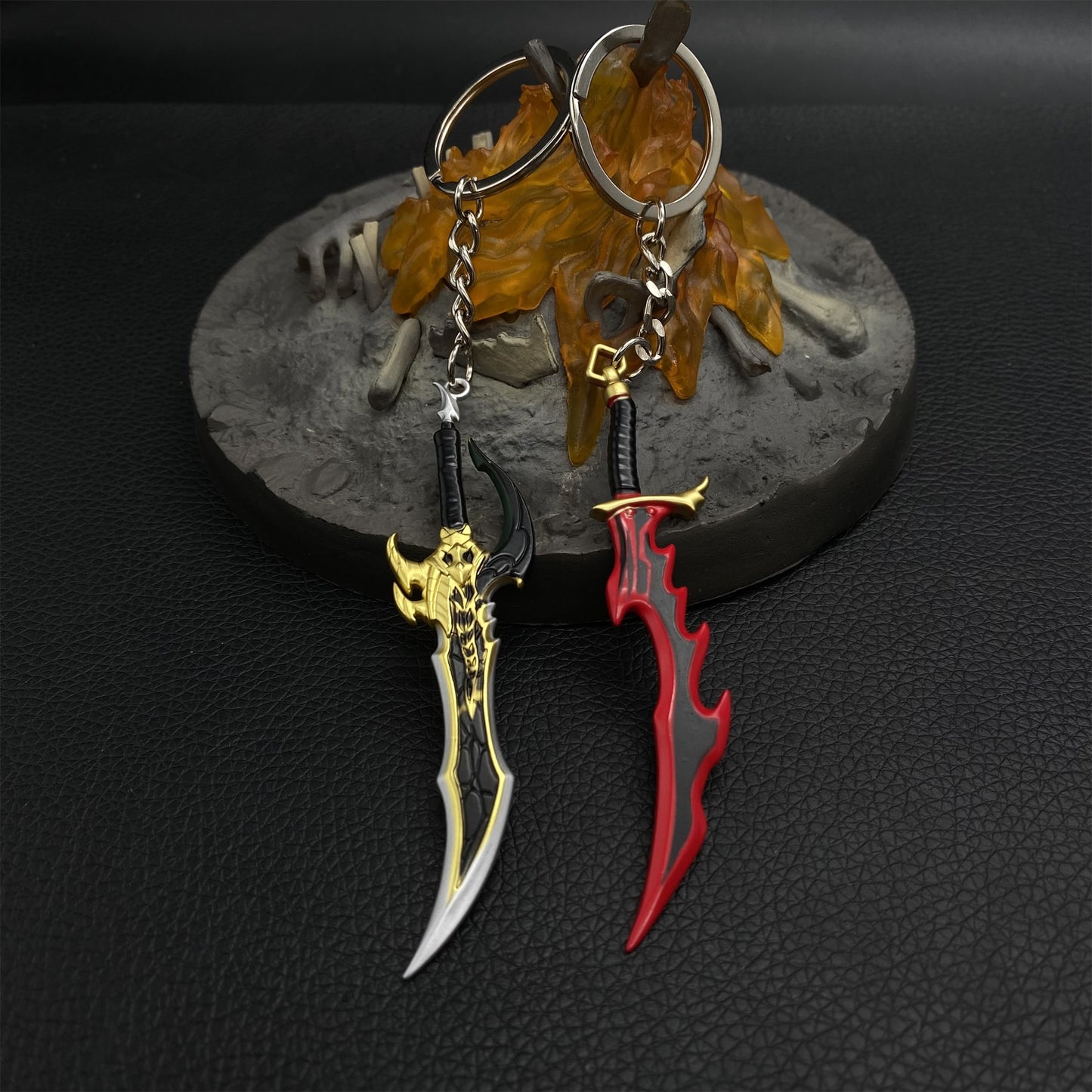 Mini Kasaka's Venom Fang And Knight Killer Dagger Keychian