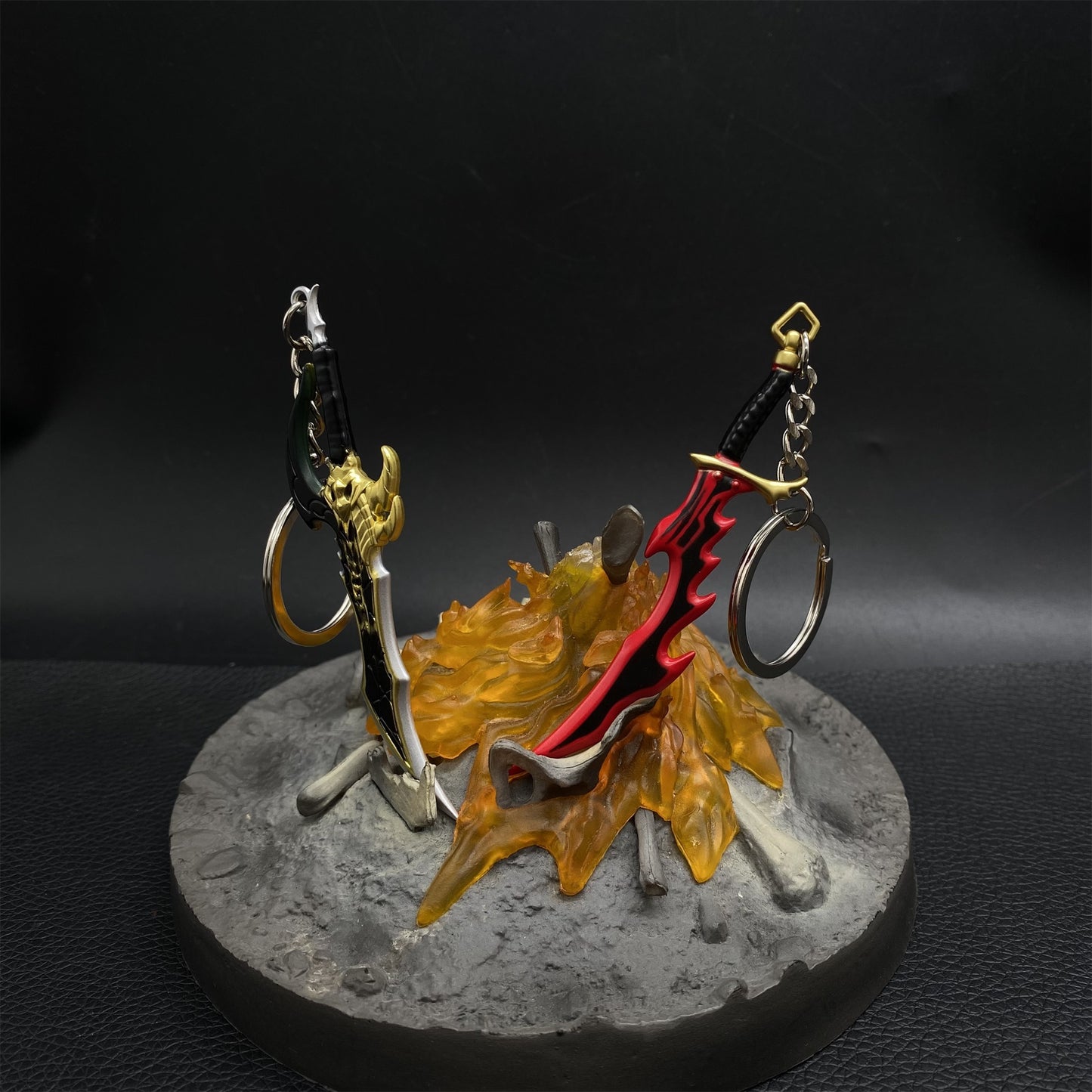 Mini Kasaka's Venom Fang And Knight Killer Dagger Keychian