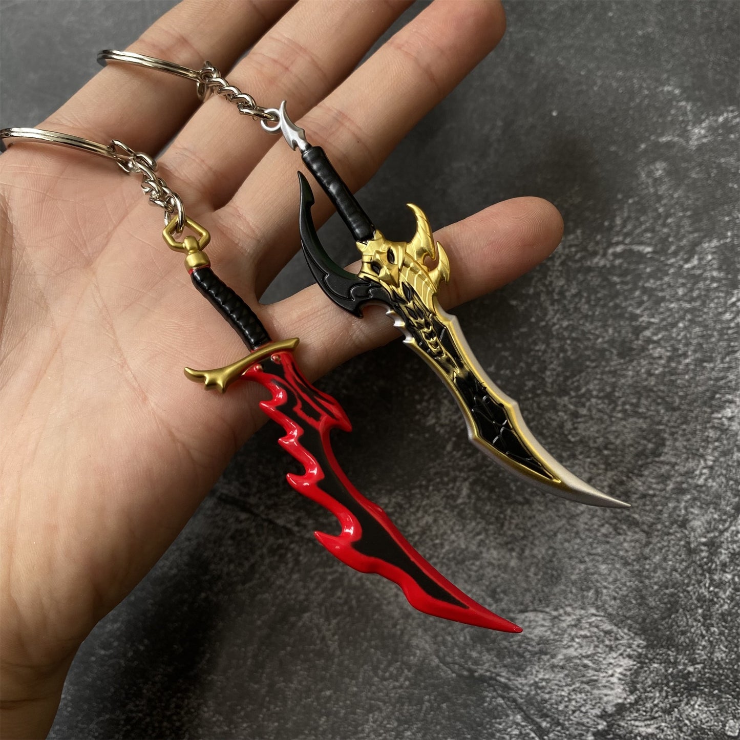 Mini Kasaka's Venom Fang And Knight Killer Dagger Keychian