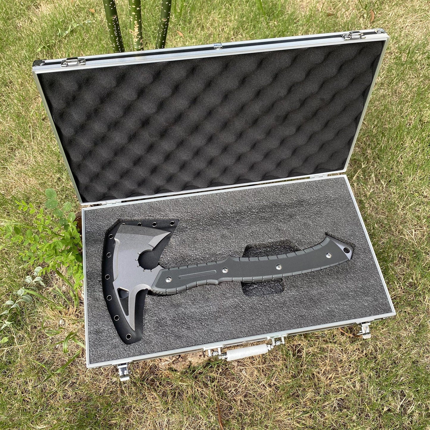 40CM / 15.7" 8Cr Steel Re9 Leon Hatchet Leon Axe Full Tang Camping Axe For Collection