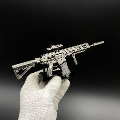 Delta Force M7 Assualt Rifle Metal Miniature