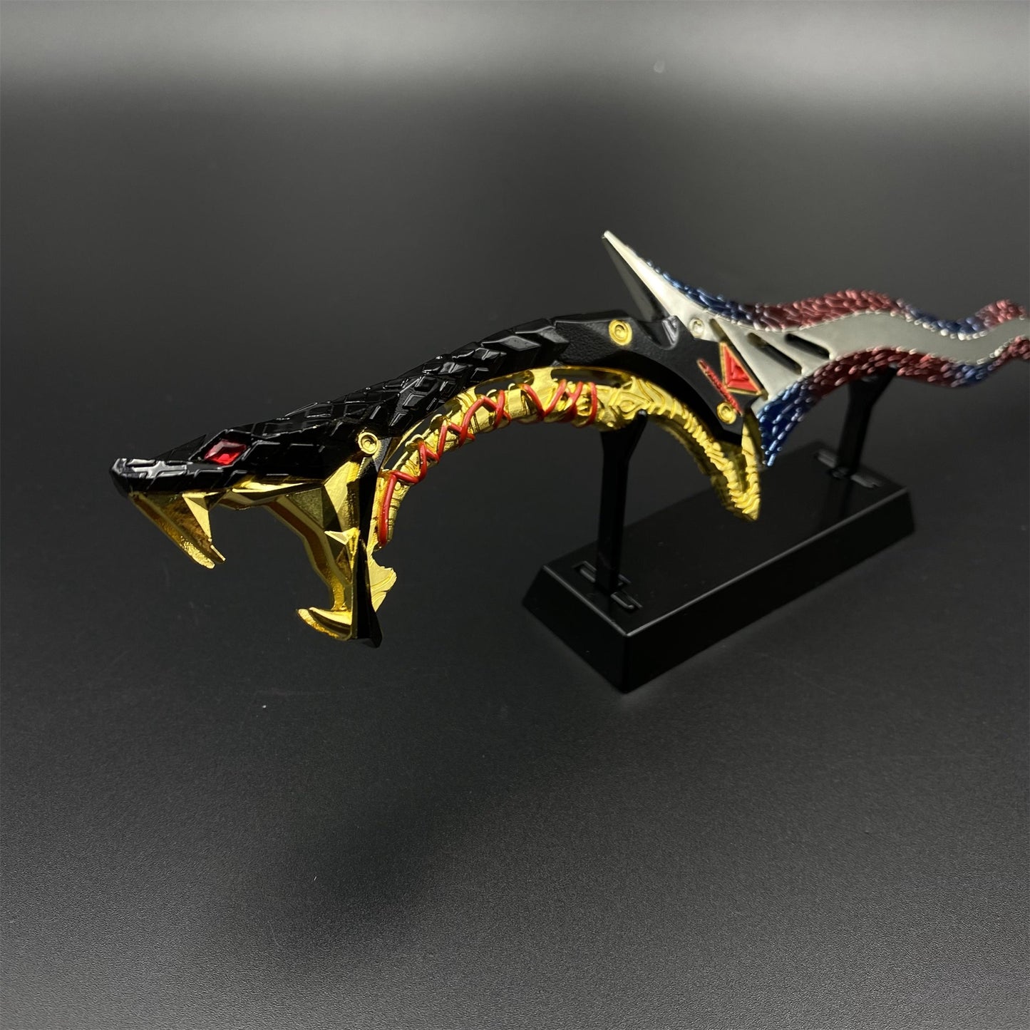 Arena Breakout Medusa Shadow Malay Kris Sword Metal Miniature