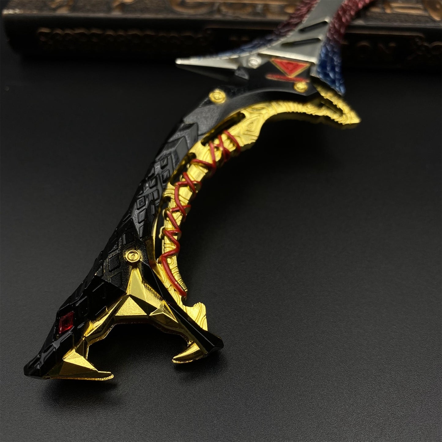 Arena Breakout Medusa Shadow Malay Kris Sword Metal Miniature