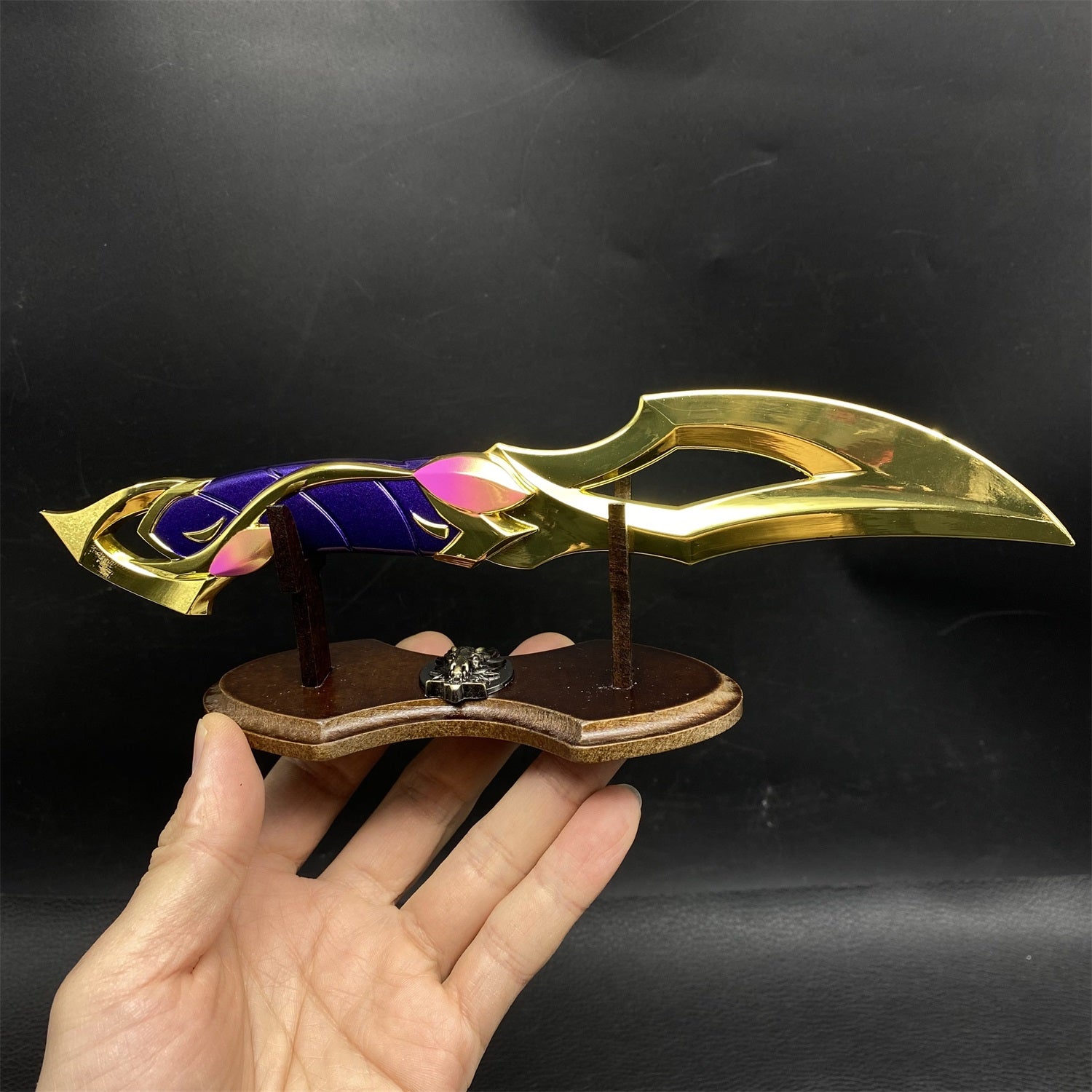 Val Mystbloom Fanblade Metal Miniature Replica – Miniwarrior