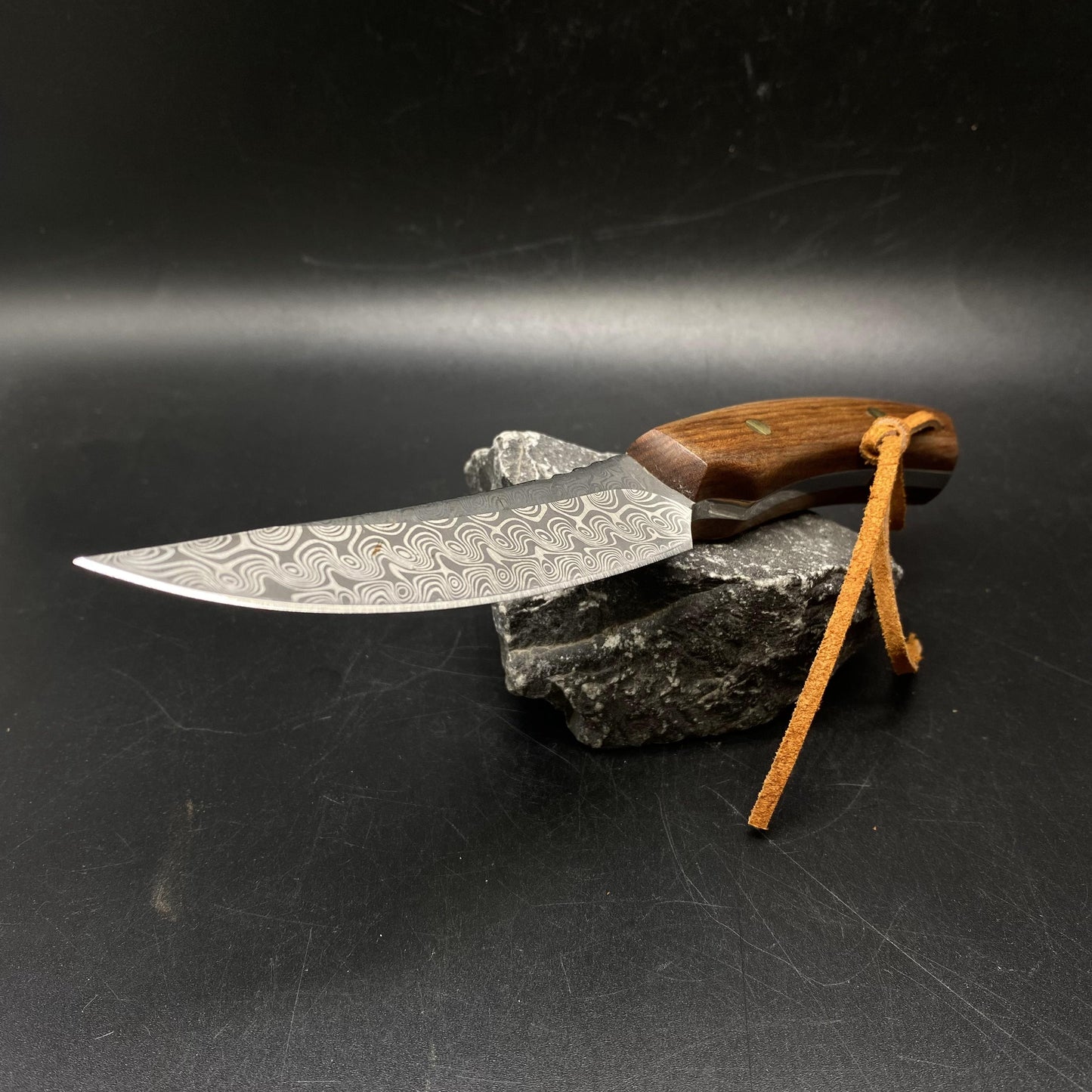 Wooden Handle Outdoor Knife With Damasucs Pattern Blade