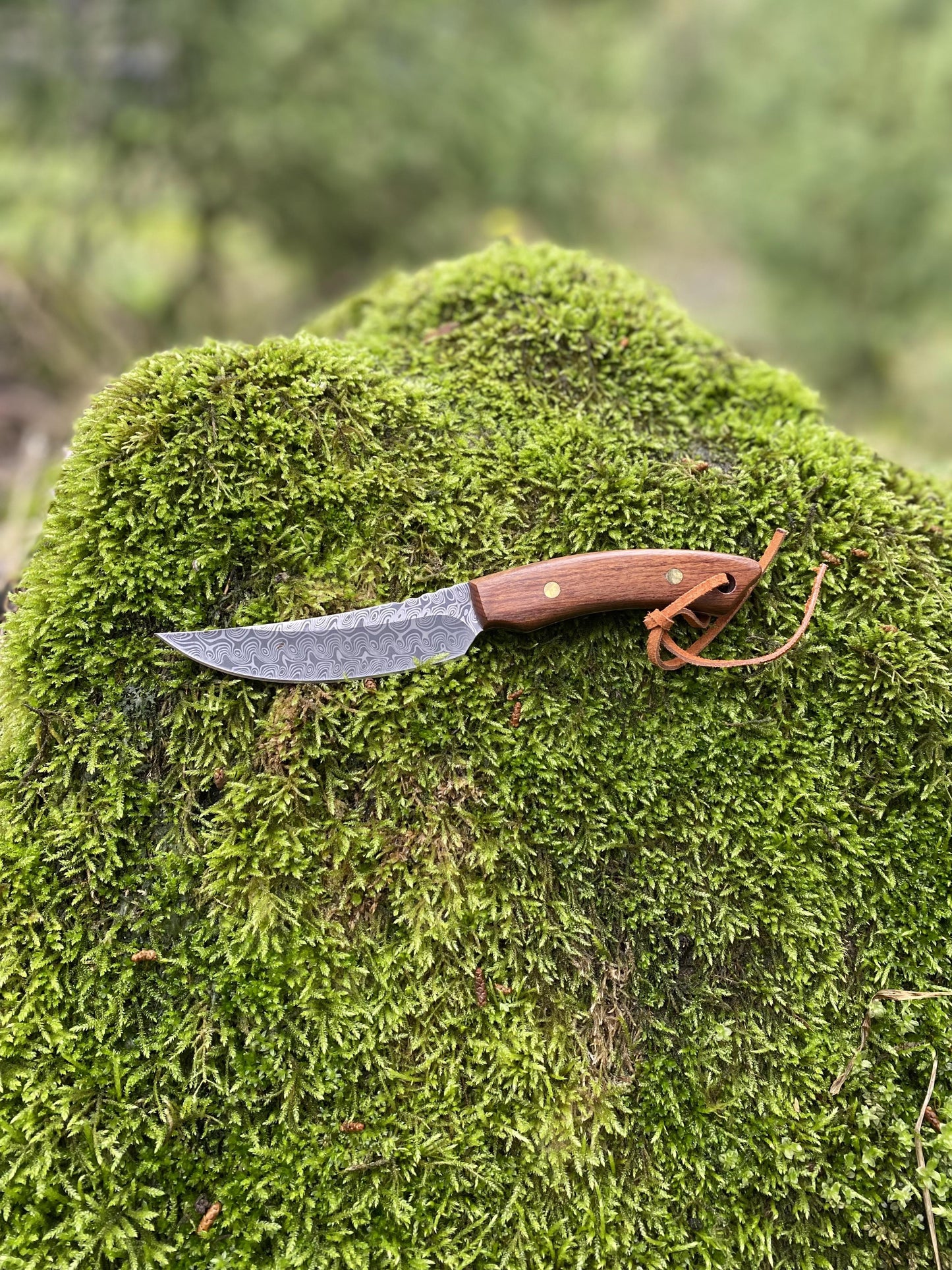 Wooden Handle Outdoor Knife With Damasucs Pattern Blade