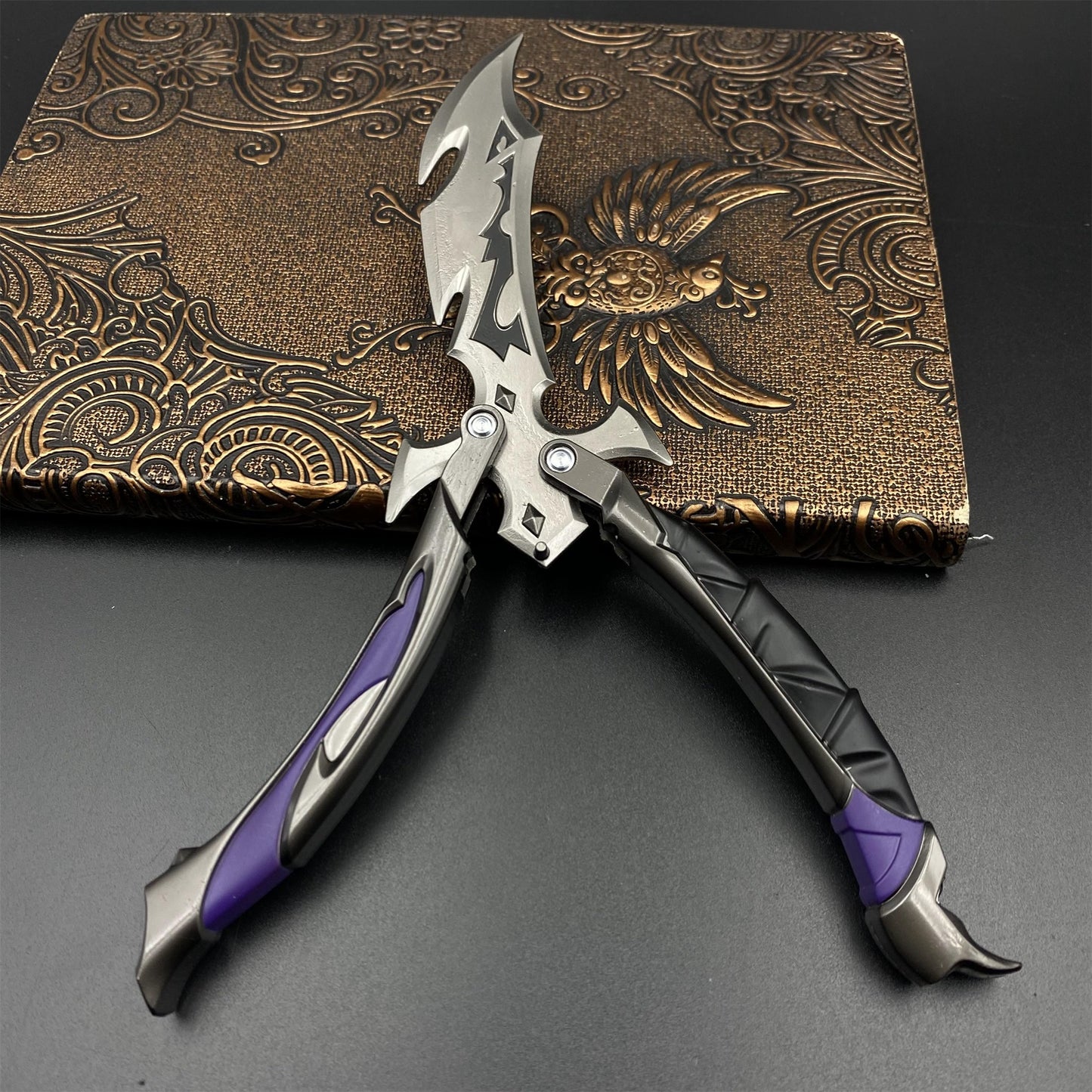 Hot Game Raever 3.0 Knife Reaver Balisong Butterfly Knife Blunt Blade Prop