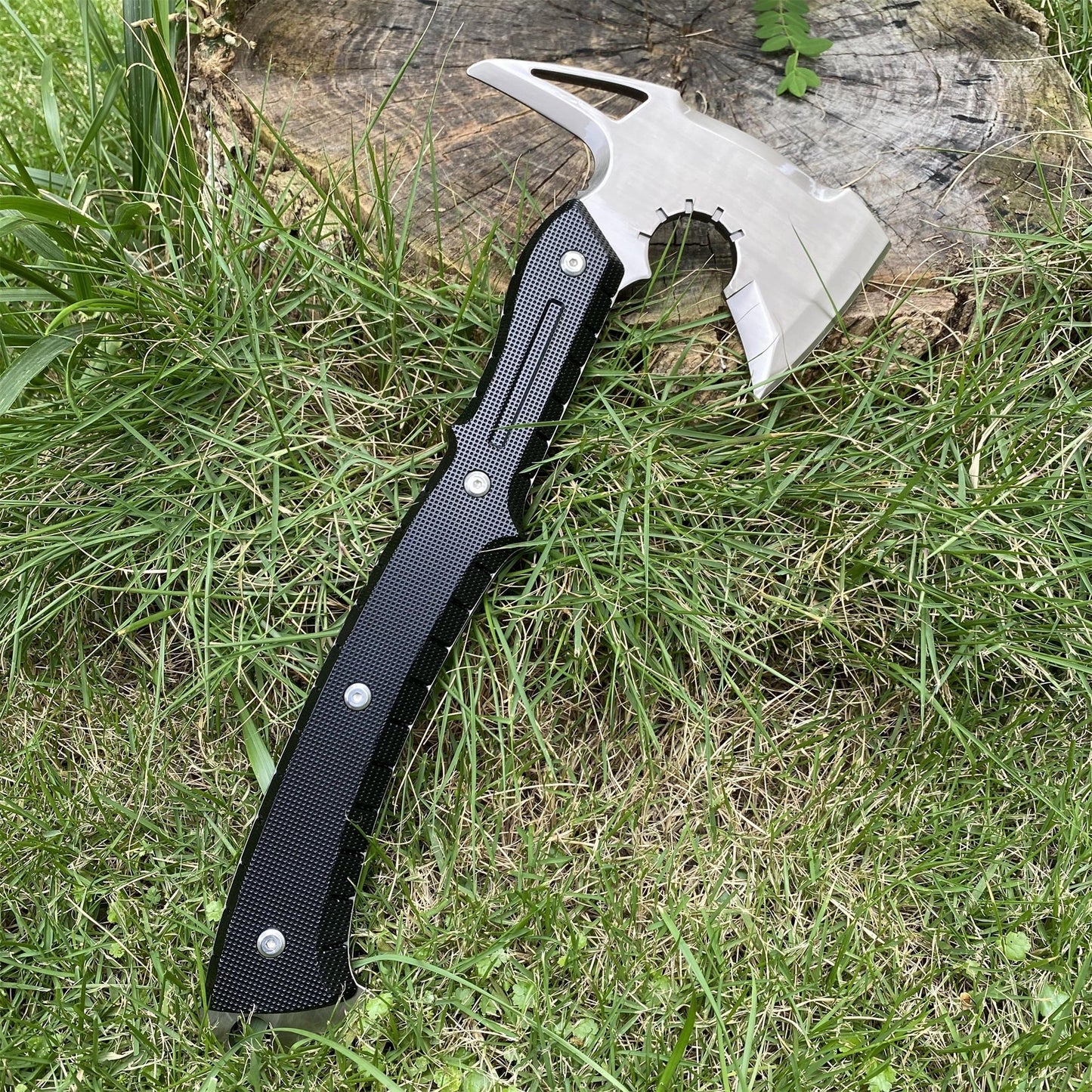 1:1 Scale Metal Re9 Leon Tactical Axe 35CM/13.8" - Blunt Blade Replica For Display