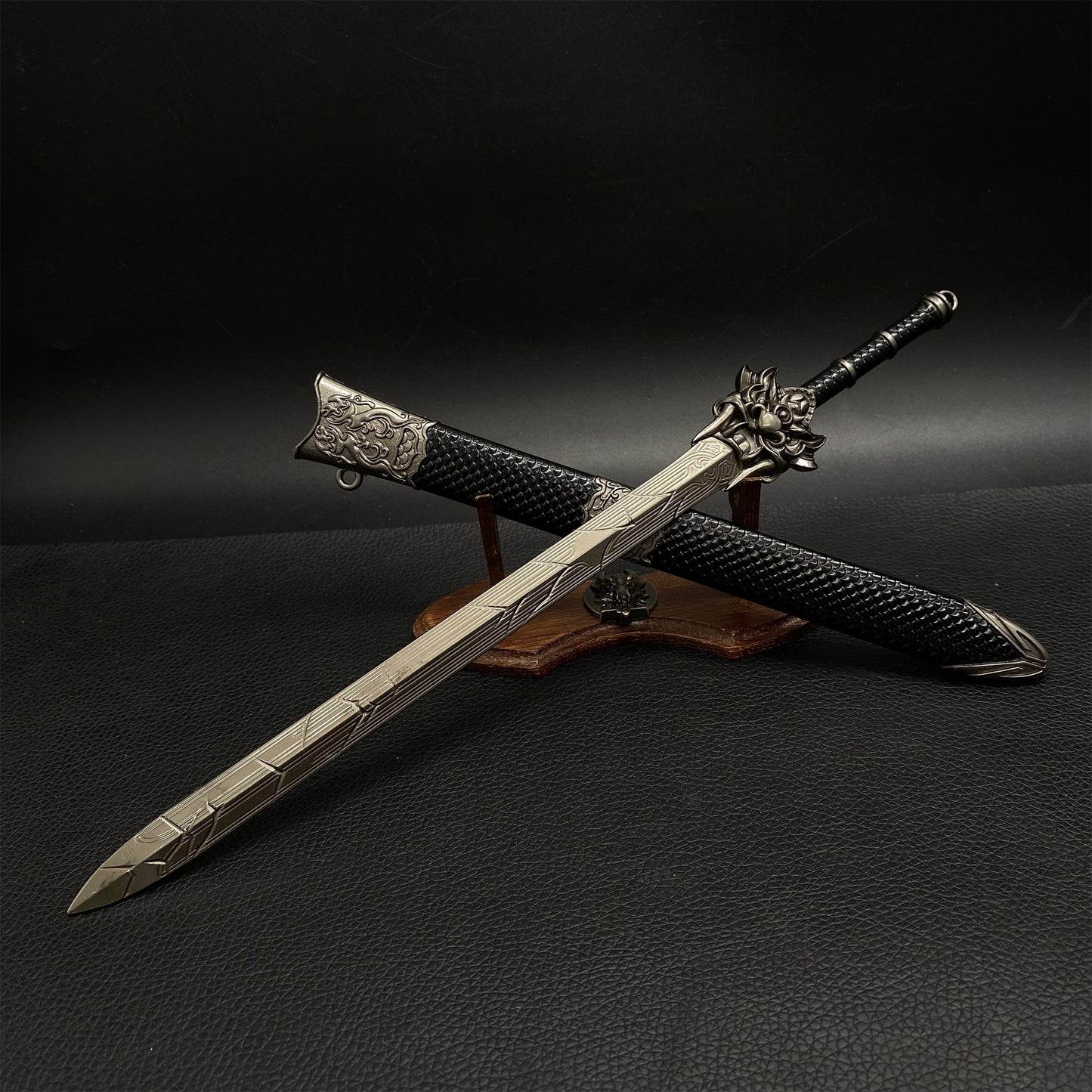 Famous Anime Reverse Scale Sword Metal Replica