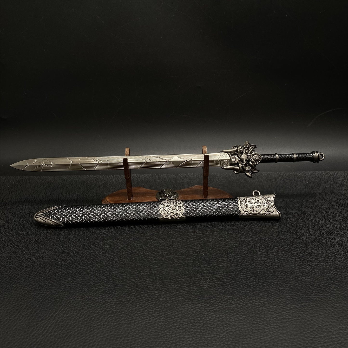 Famous Anime Reverse Scale Sword Metal Replica
