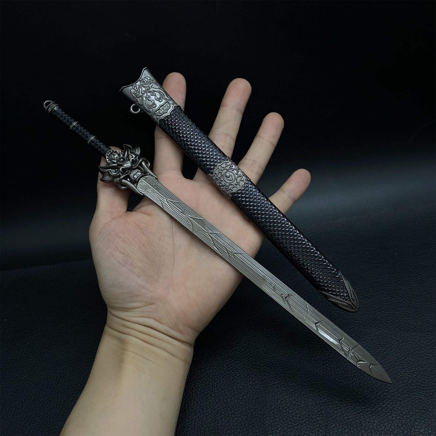 Famous Anime Reverse Scale Sword Metal Replica