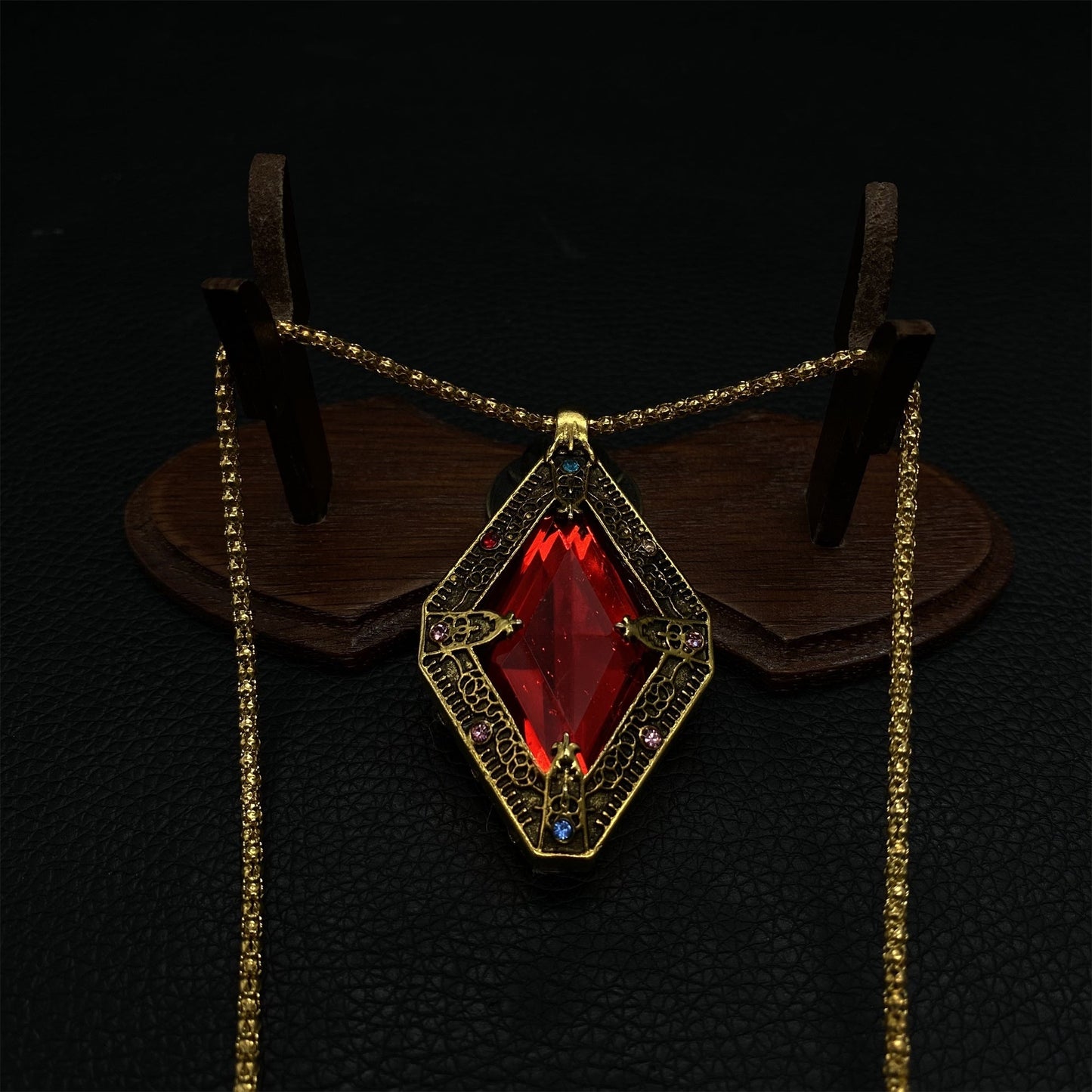The Amulet of King's Necklace Alloy Replica