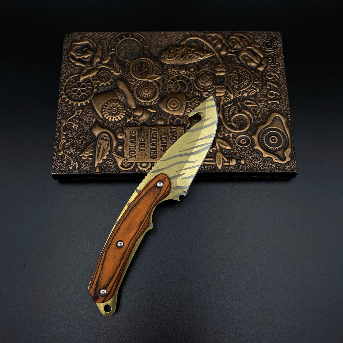 420 Steel CS2 Tiger Tooth Knife Collectible Model Outdoor Camping Knife