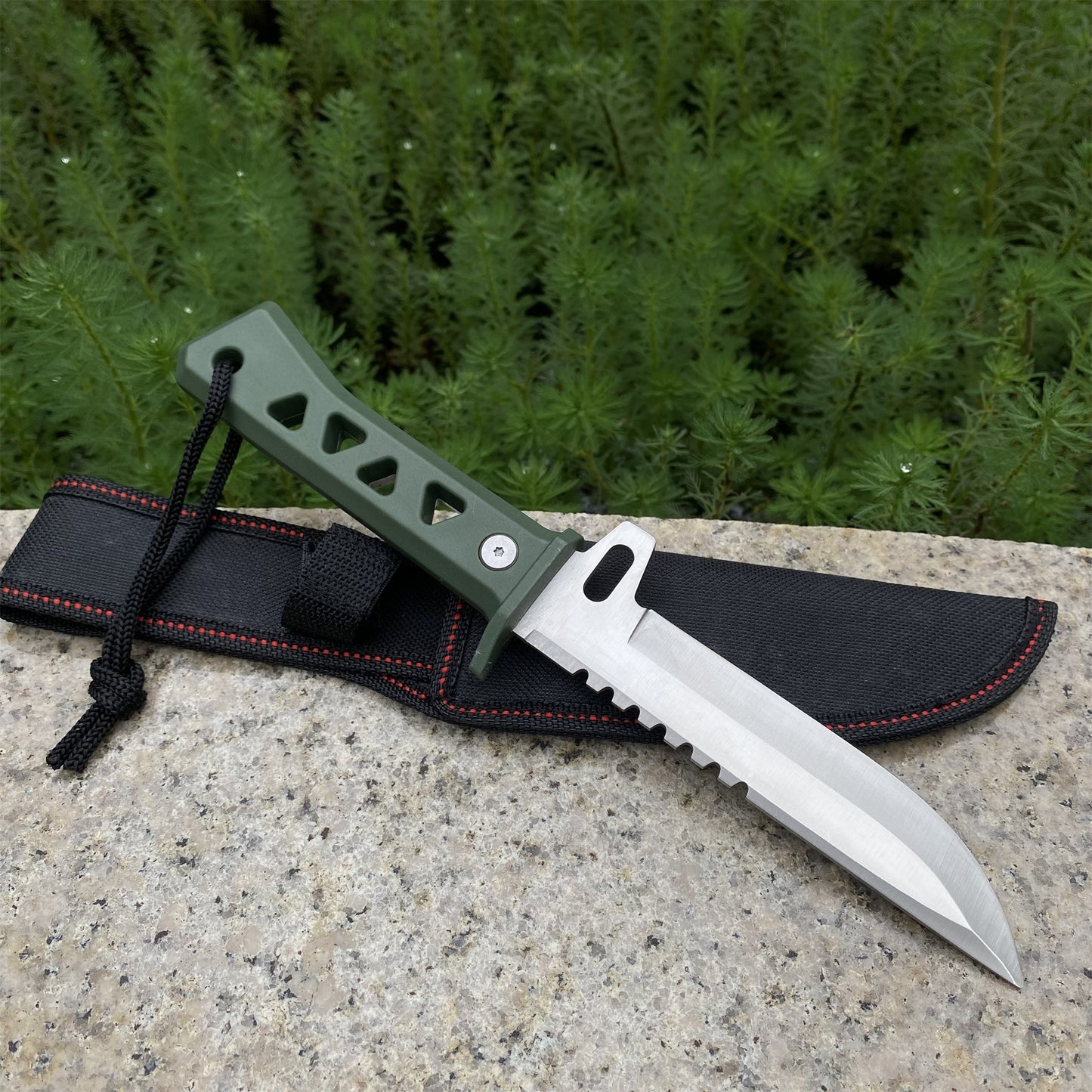 Xenohunter Knife IRL Steel Version With Blunt Blade