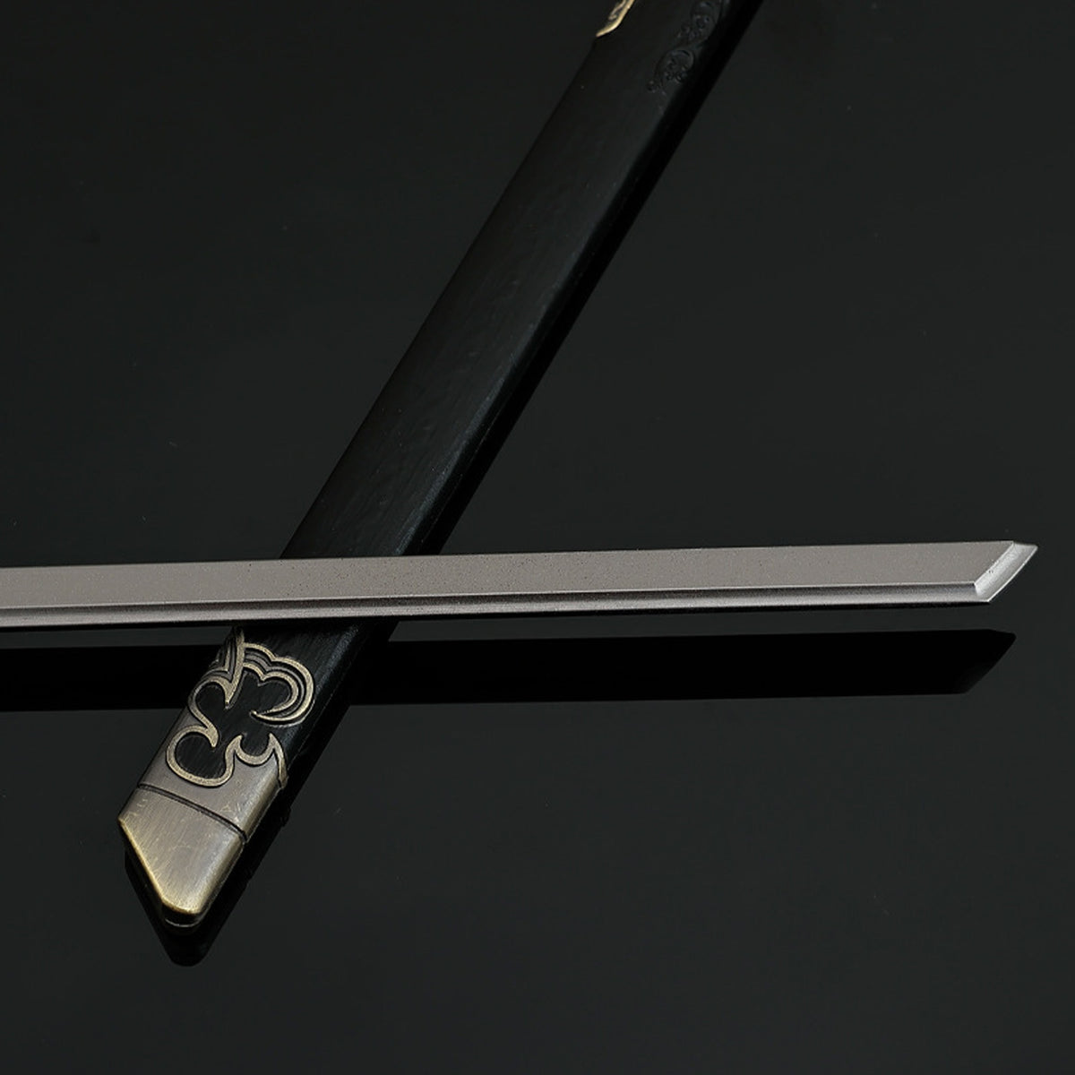 Cang Yu Tu Meng Chuan Demon Slayer Sword Alloy Replica Chinese Fantasy Anime Weapon Replica with Scabbard Non-sharp Desktop Collectible Ornament Gift