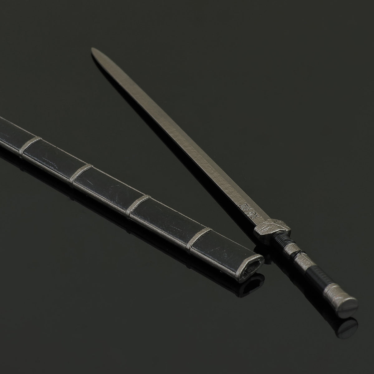Yanling Sword Alloy Replica Ancient Chinese Wuxia Sword Replica with Scabbard Non-sharp Desktop Collectible Ornament Gift