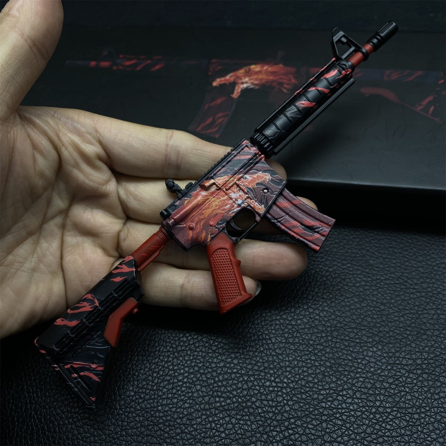 M4A4 Howl & In Living Color Metal Miniature