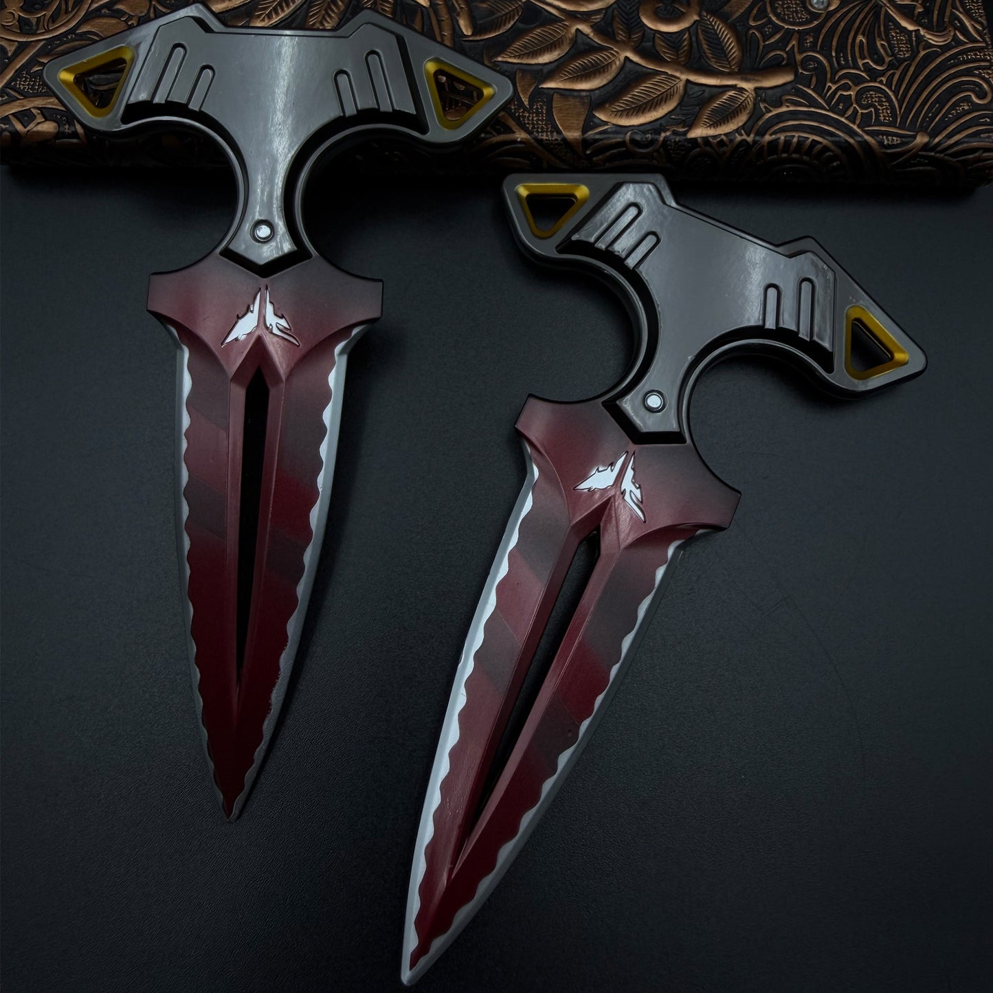 1:1 Scale Replica of Rogue Dagger Knife, Skin Replica Cosplay Prop Set Unsharpened Game Prop Collectible