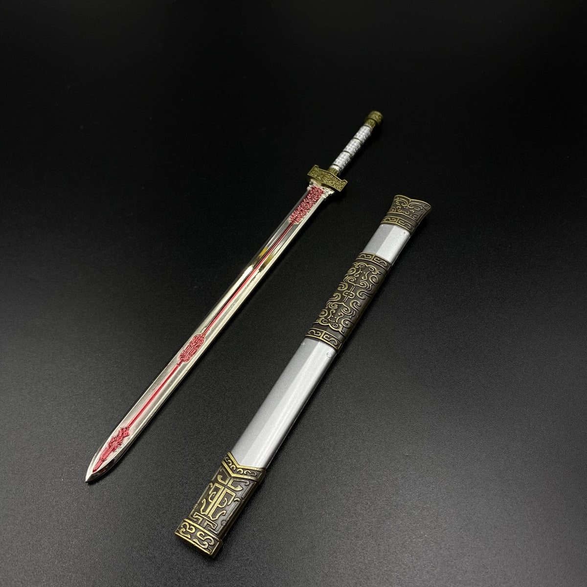 Yan Jin Que Sword Cang Yu Anime Weapon Replica, Alloy Mini Sword Collectible Ornament