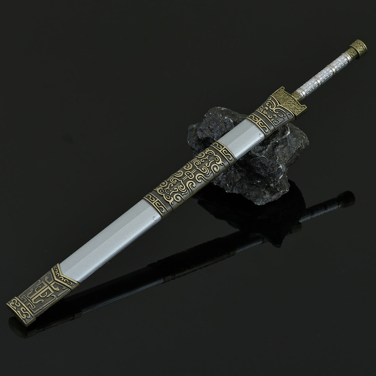Yan Jin Que Sword Cang Yu Anime Weapon Replica, Alloy Mini Sword Collectible Ornament