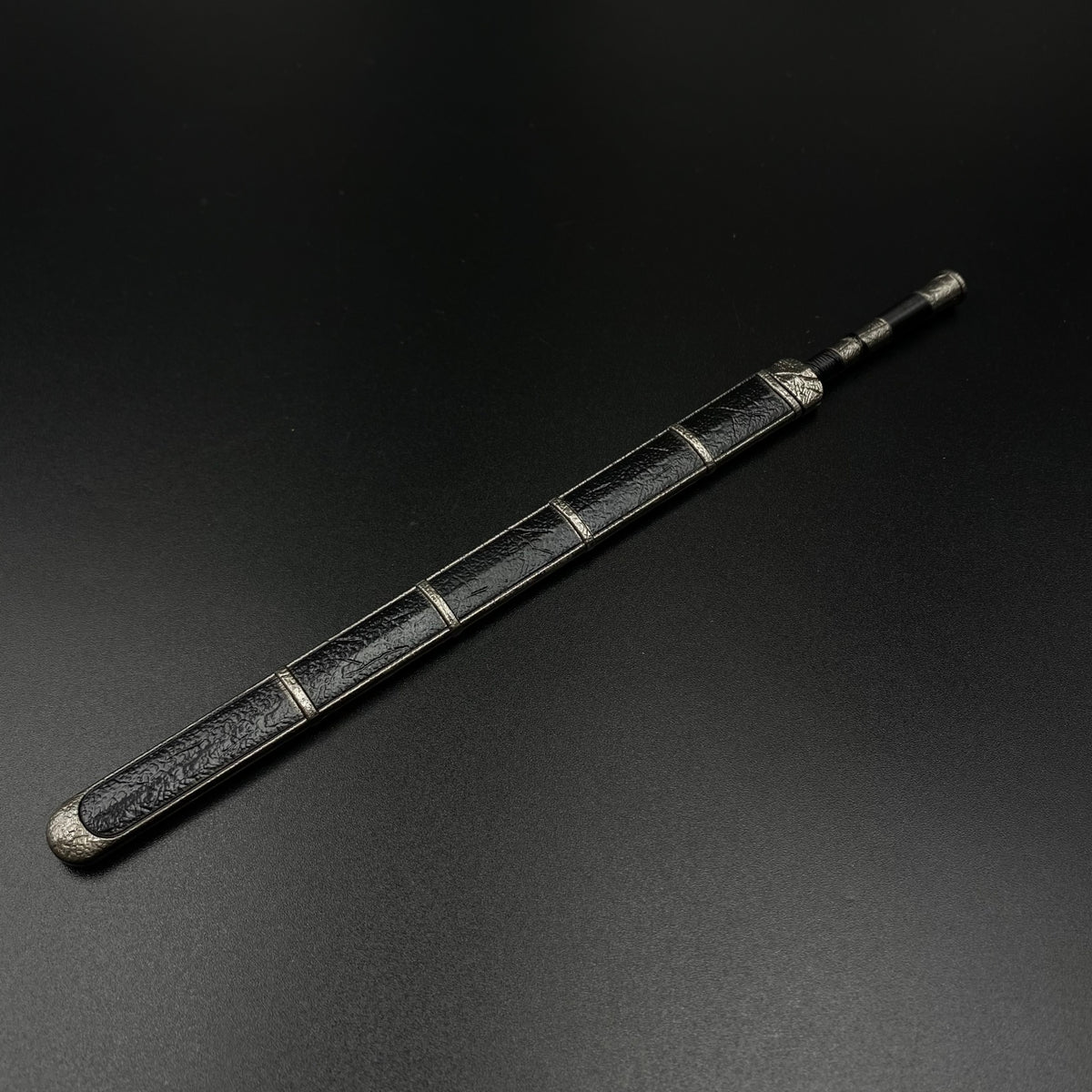 Yanling Sword Alloy Replica Ancient Chinese Wuxia Sword Replica with Scabbard Non-sharp Desktop Collectible Ornament Gift